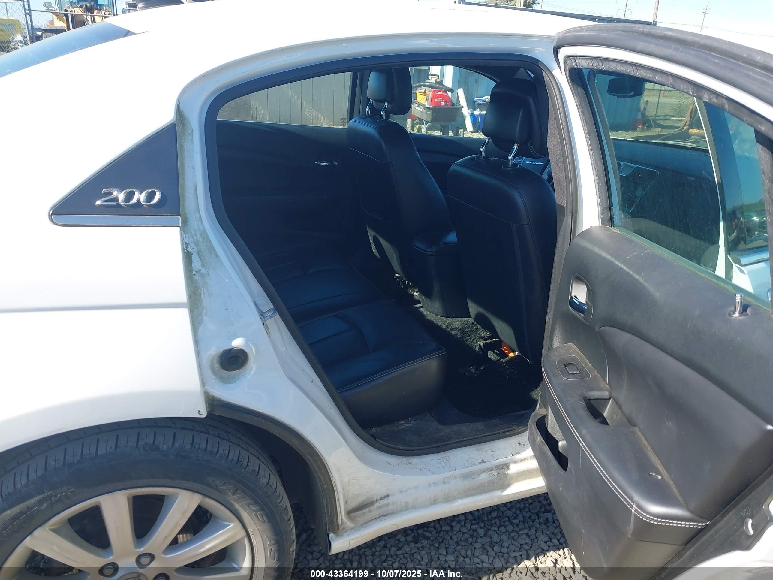 CHRYSLER 200 image 8