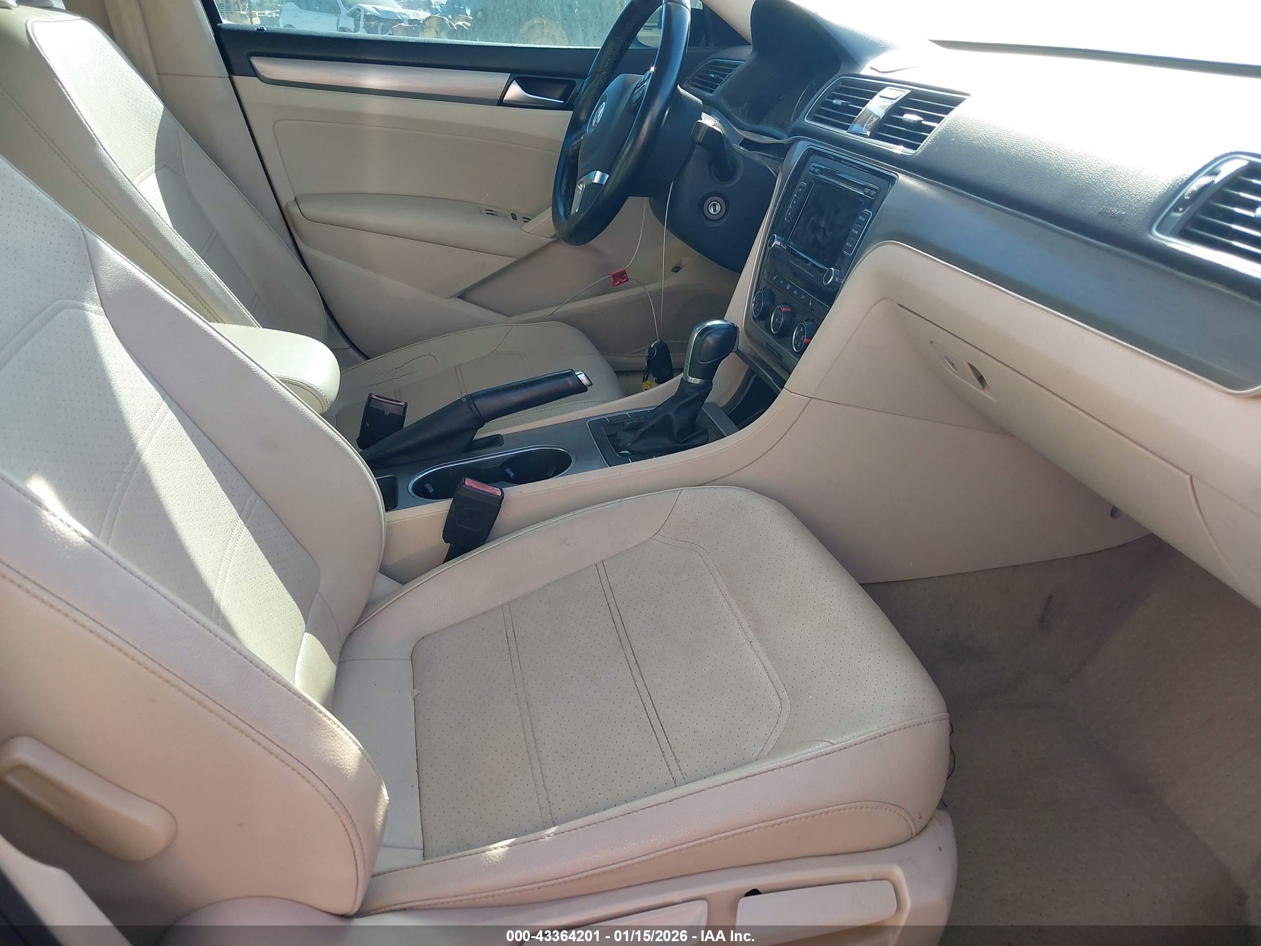 VOLKSWAGEN PASSAT image 5