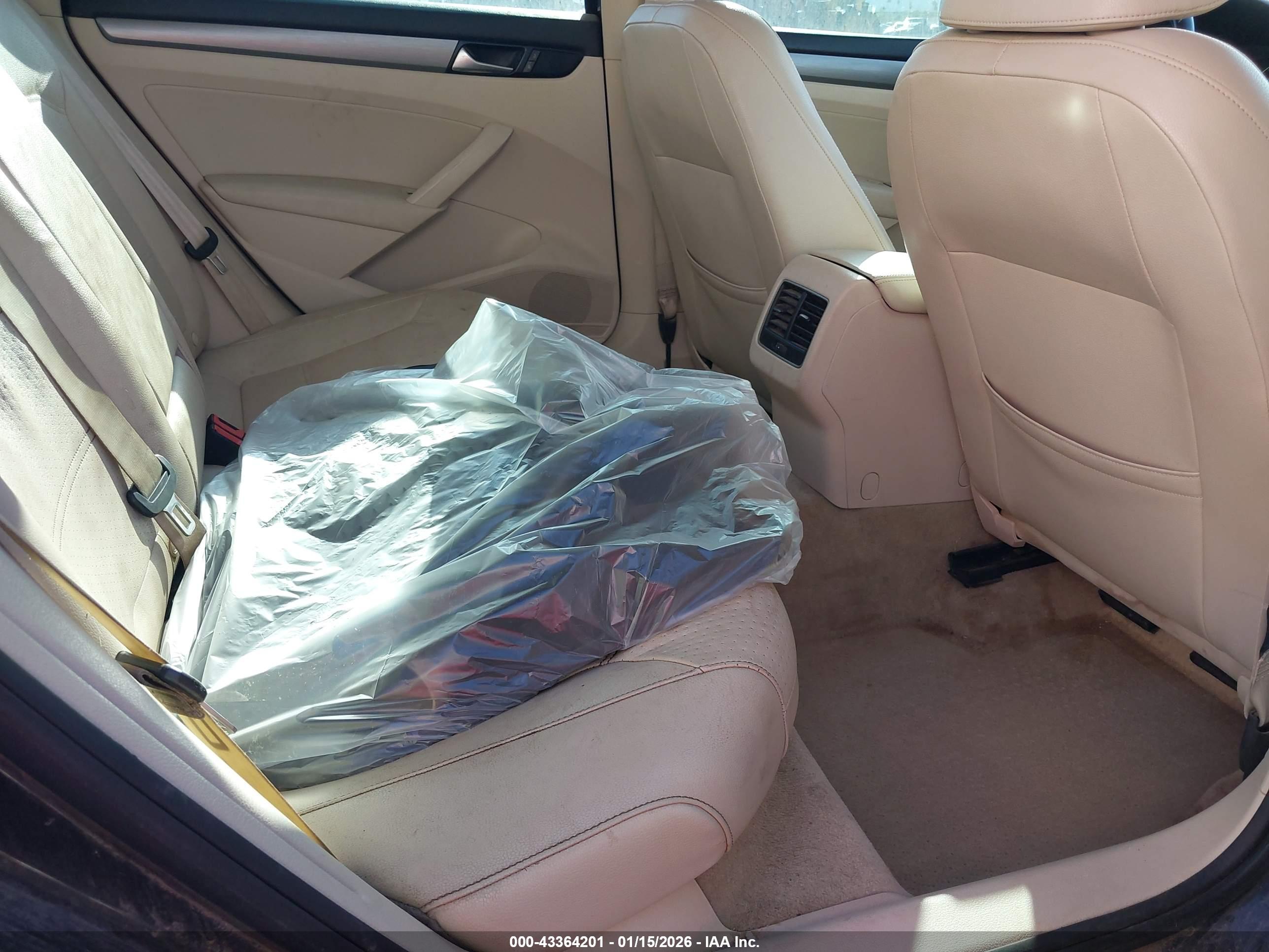 VOLKSWAGEN PASSAT image 8