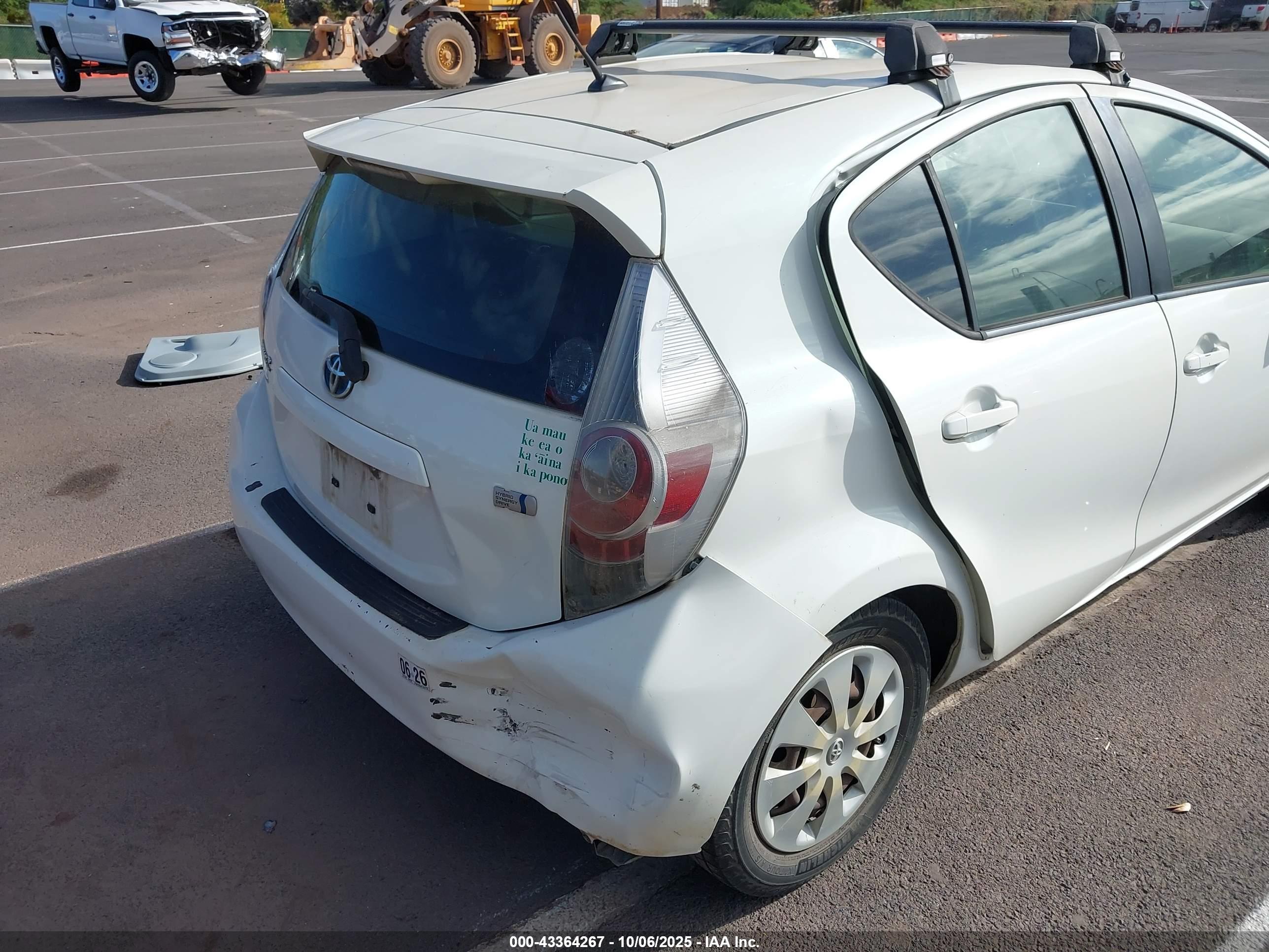 TOYOTA PRIUS image 6