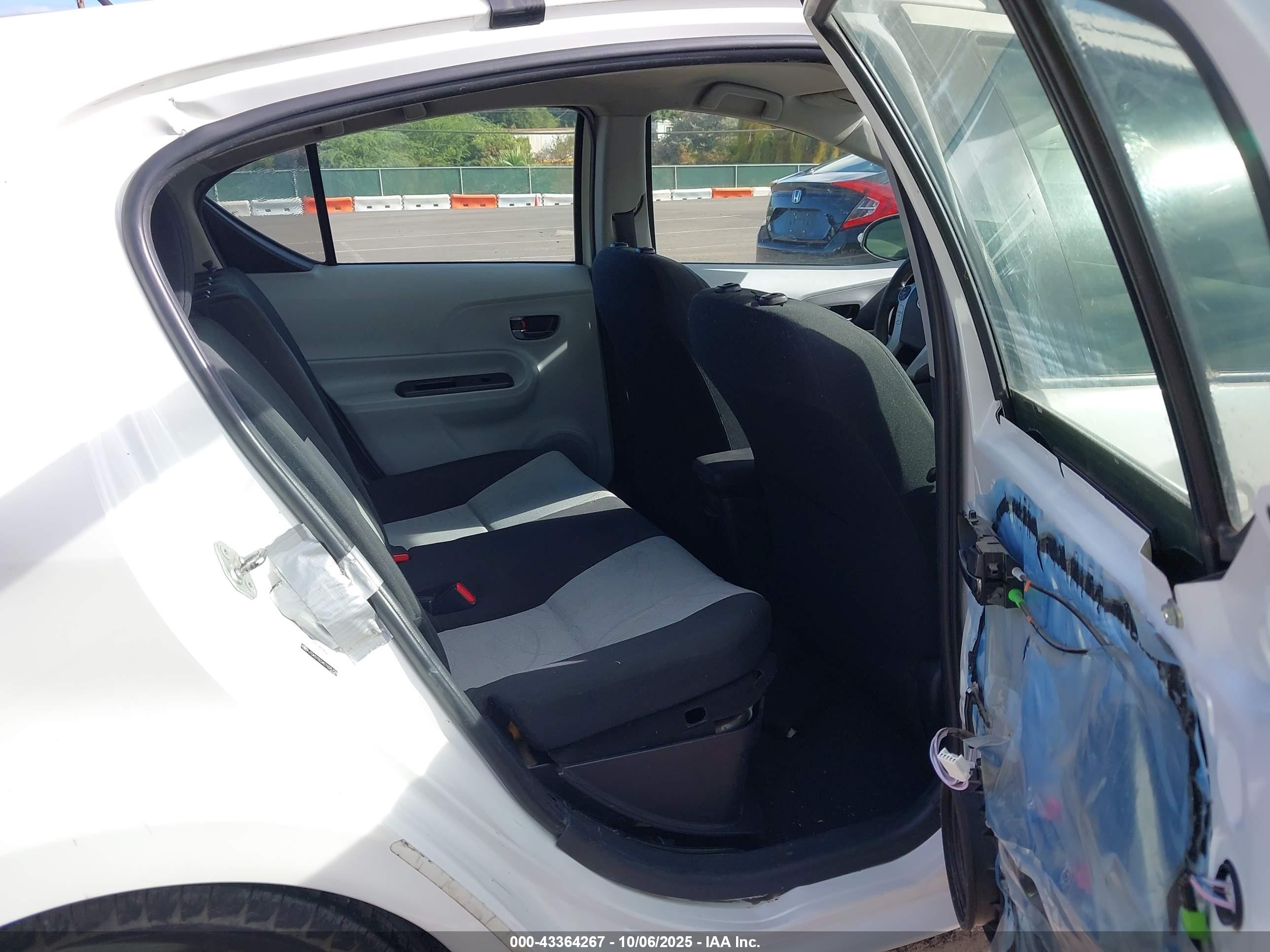 TOYOTA PRIUS image 8