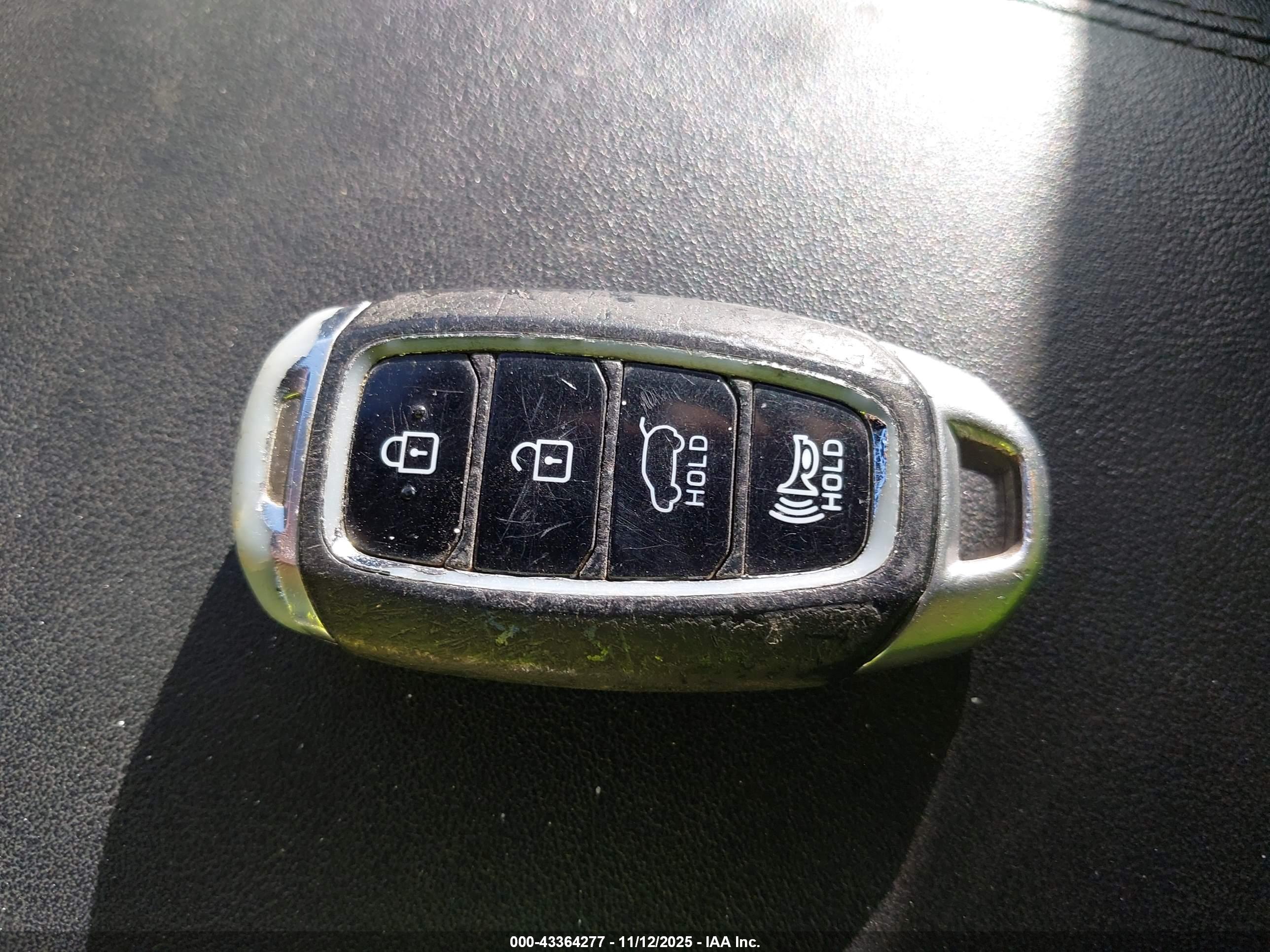 HYUNDAI SANTA image 11