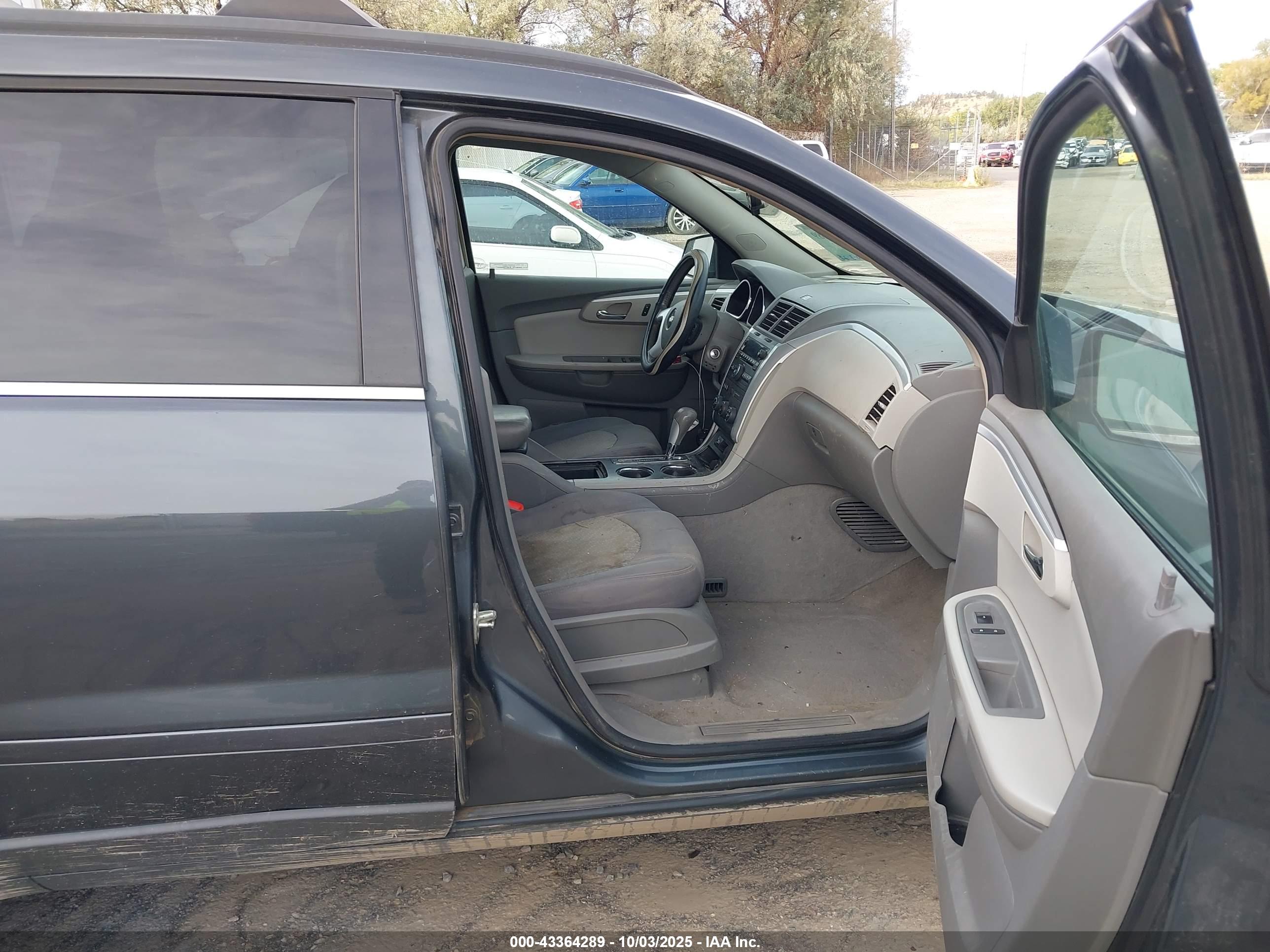CHEVROLET TRAVERSE image 5