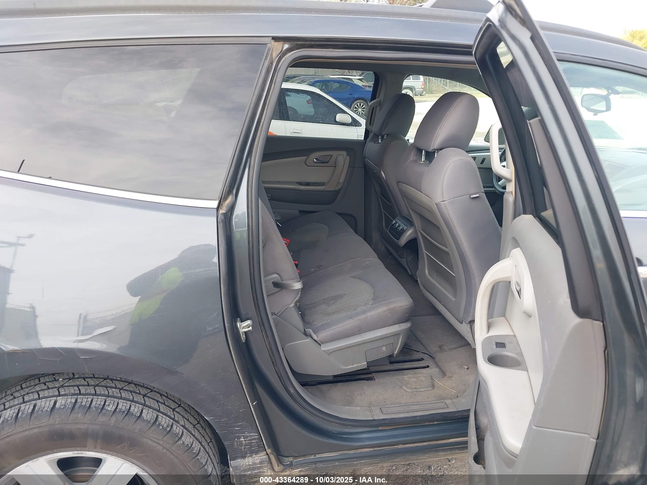 CHEVROLET TRAVERSE image 8