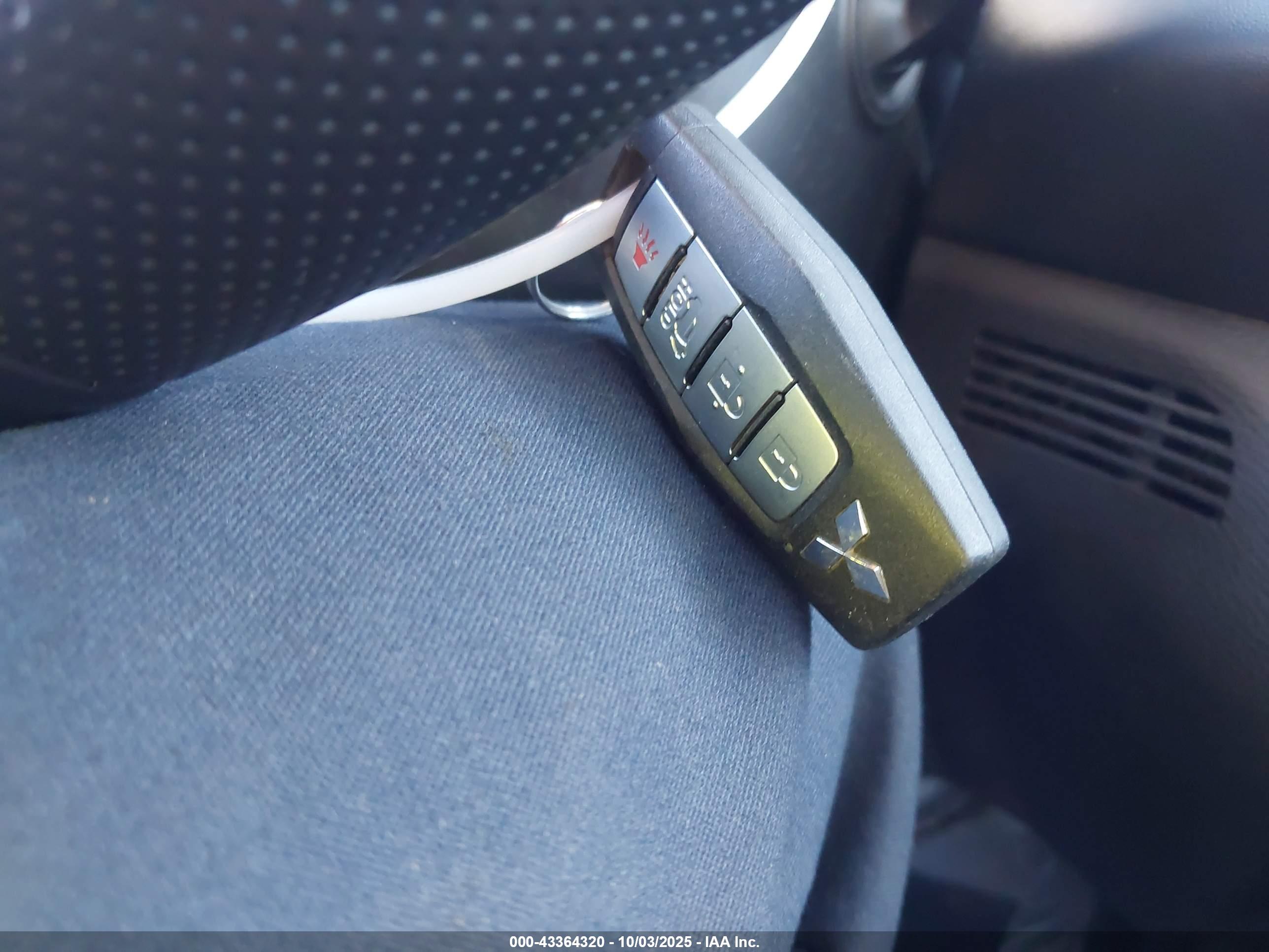 MITSUBISHI OUTLANDER image 11