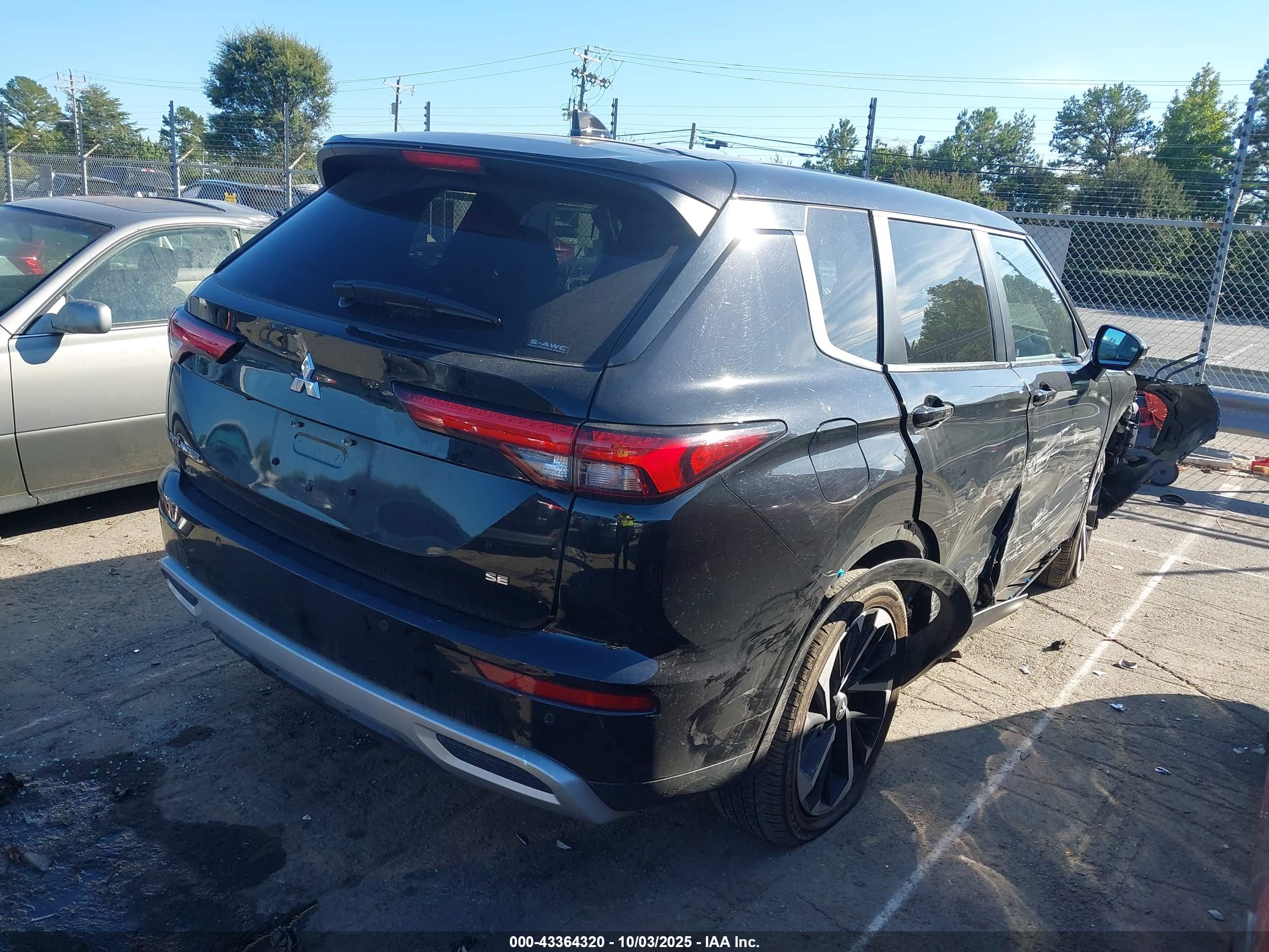 MITSUBISHI OUTLANDER image 4