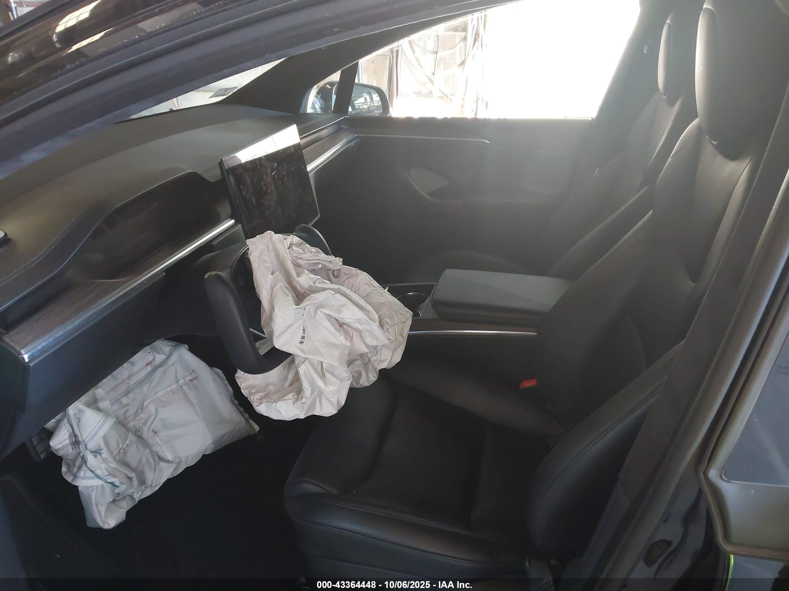 TESLA MODEL image 5