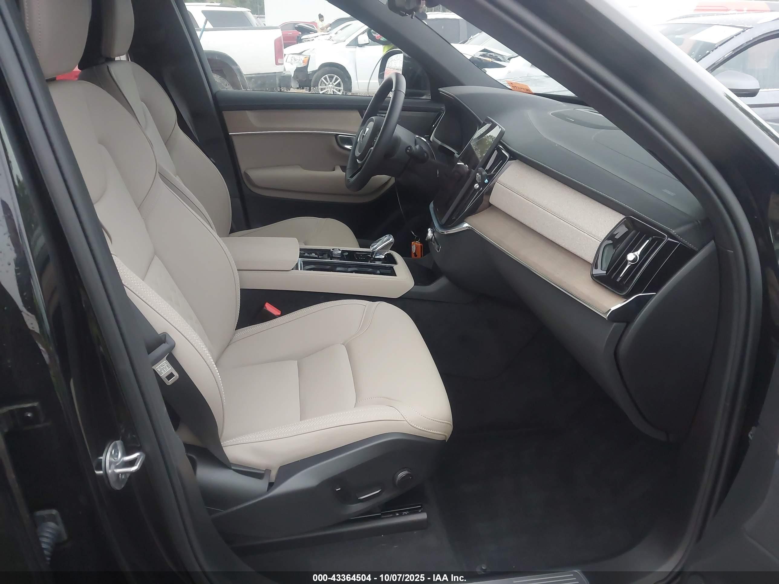 VOLVO XC90 image 5