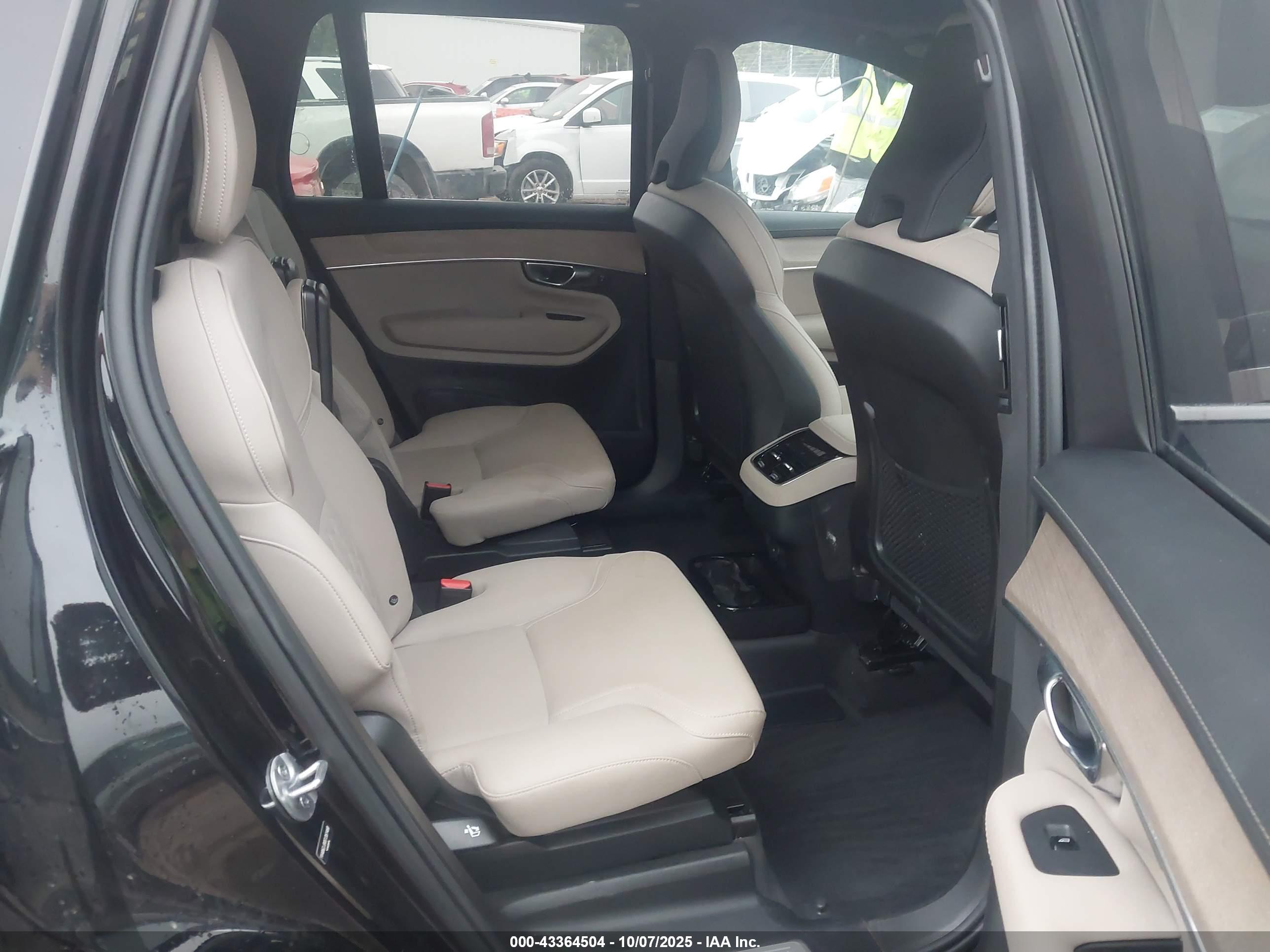 VOLVO XC90 image 8