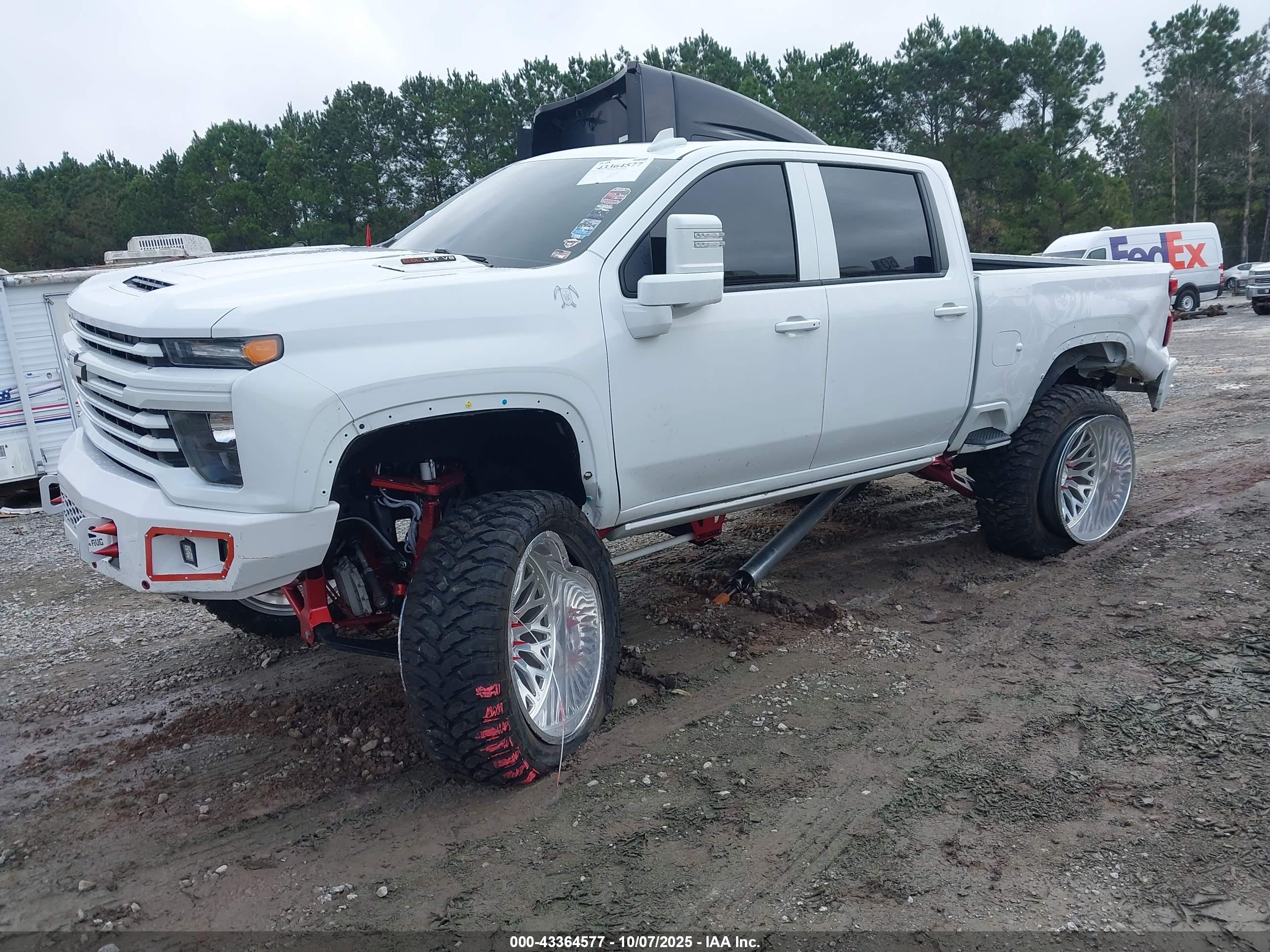 CHEVROLET SILVERADO image 2