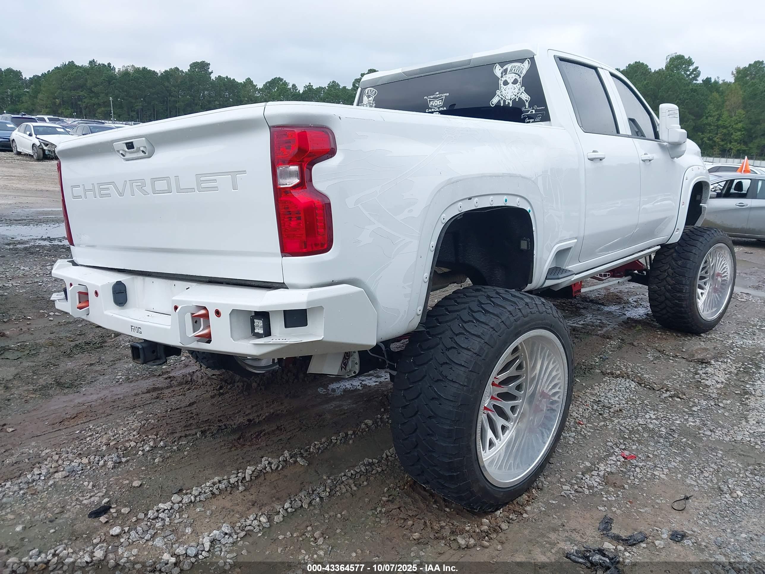 CHEVROLET SILVERADO image 4