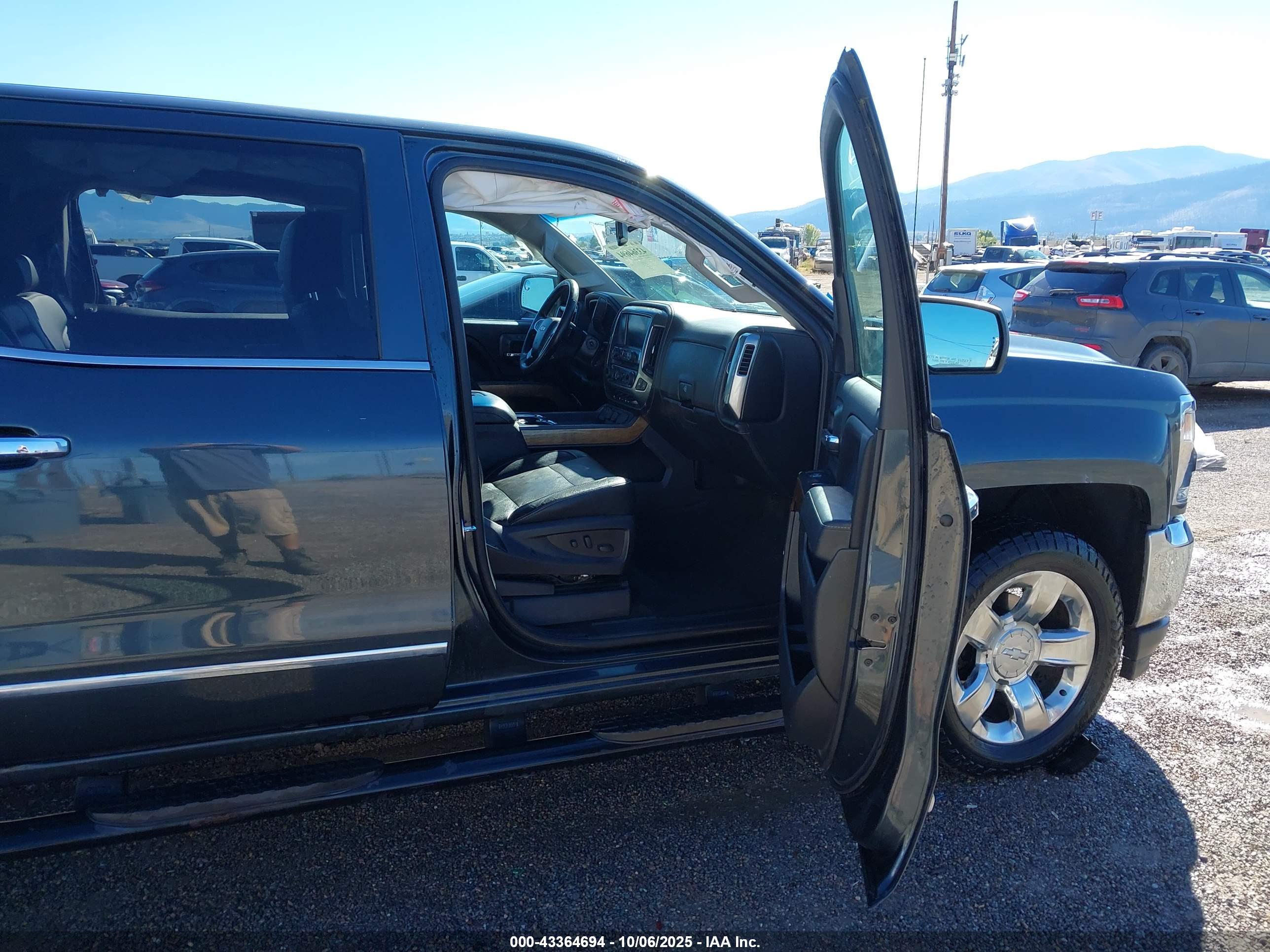 CHEVROLET SILVERADO image 5