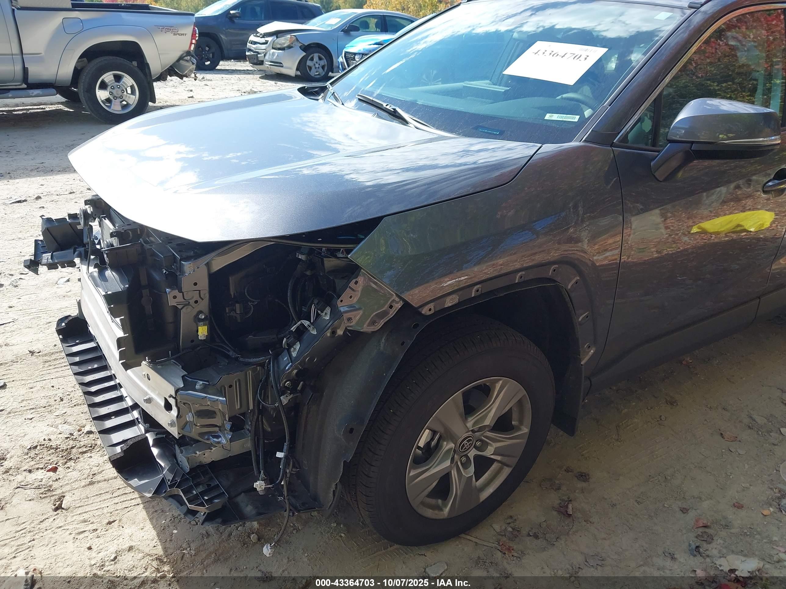 TOYOTA RAV4 image 2