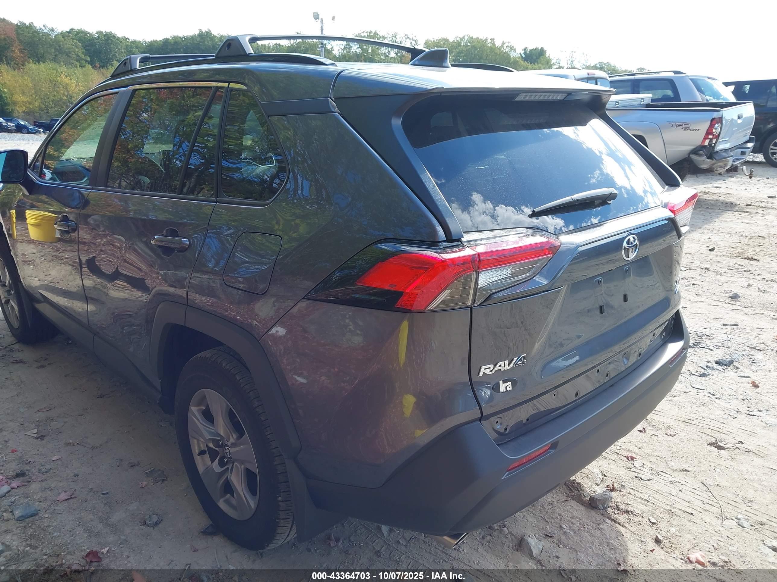 TOYOTA RAV4 image 3