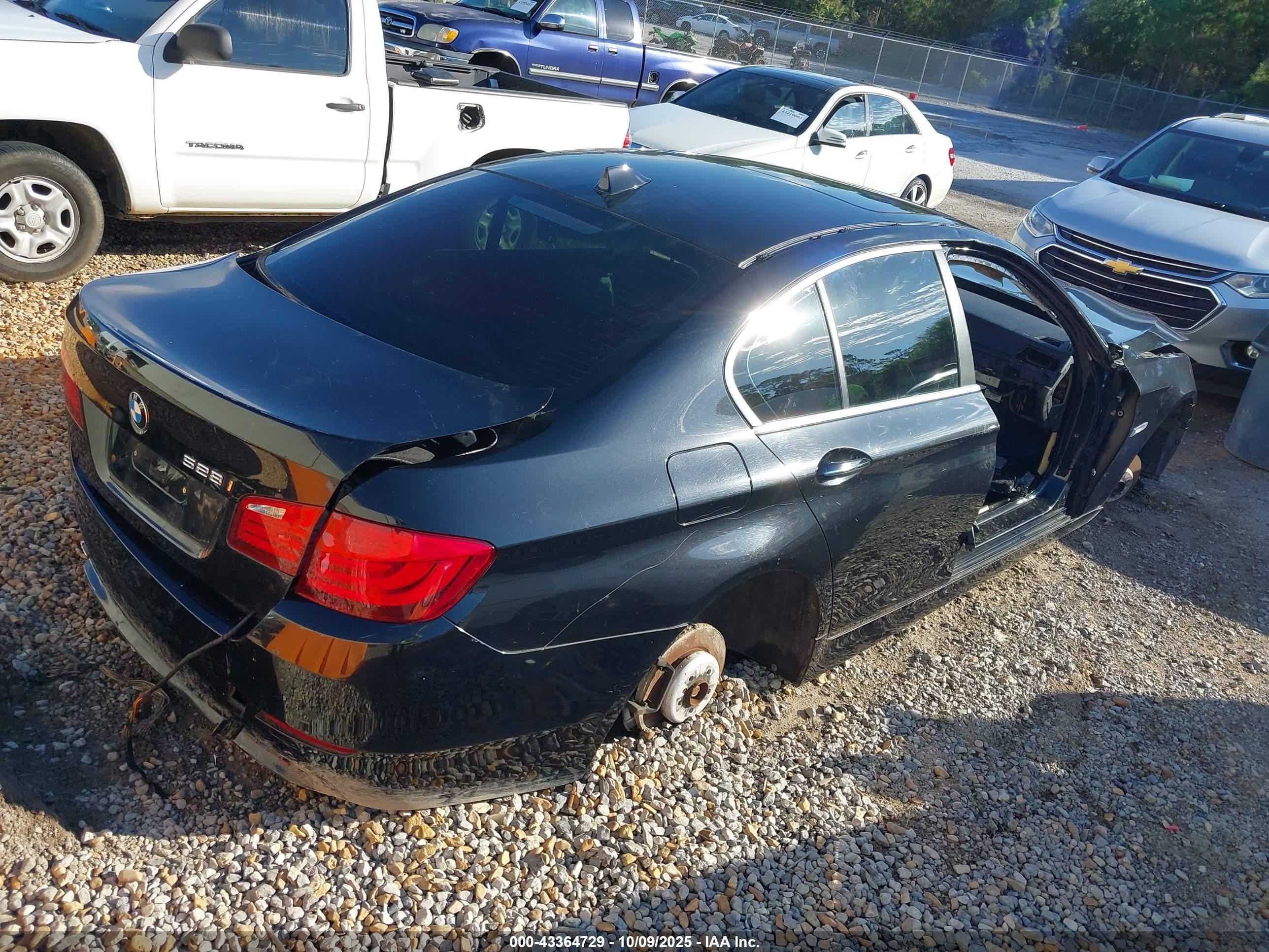 BMW 528I image 4