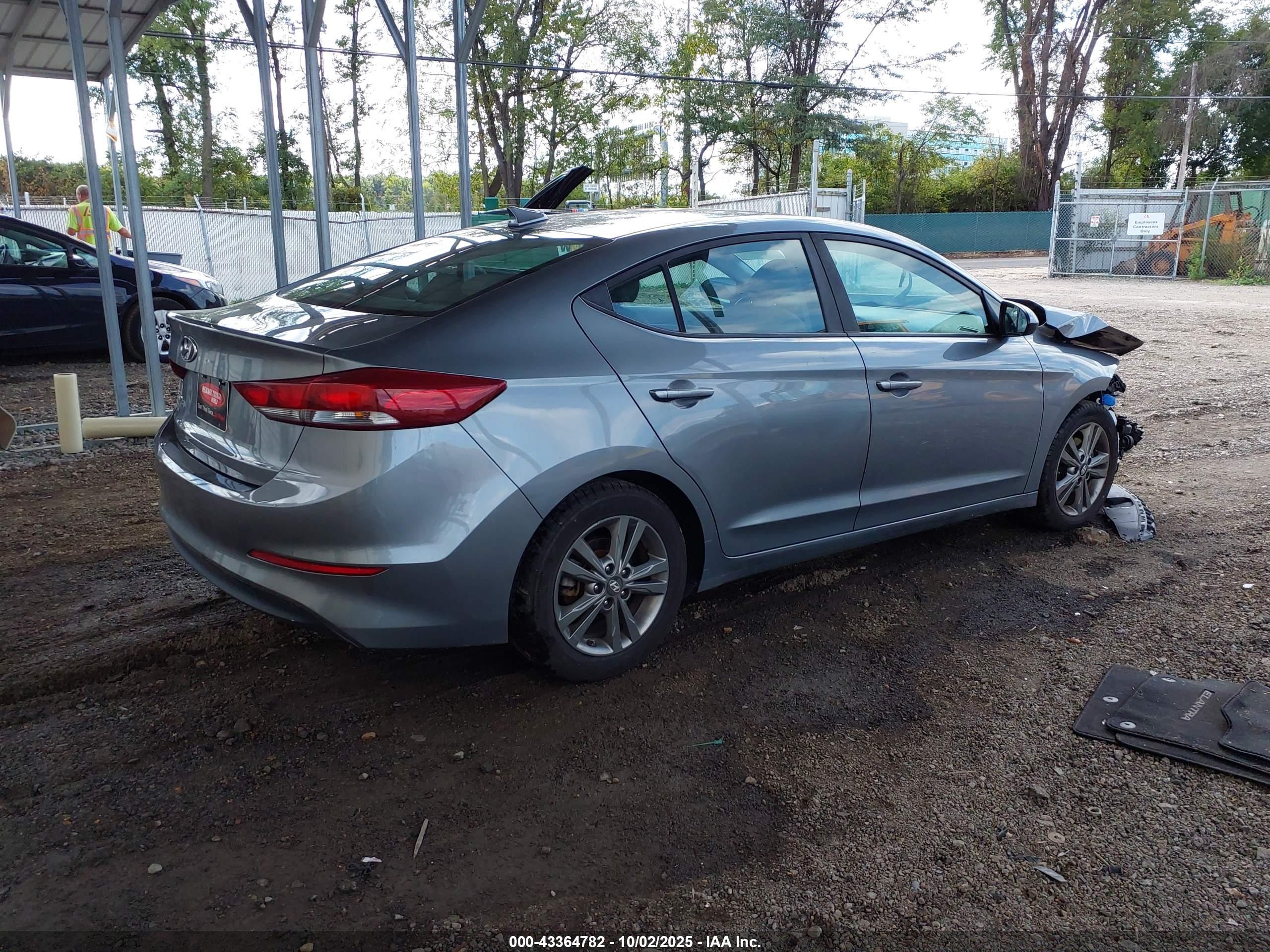 HYUNDAI ELANTRA image 4