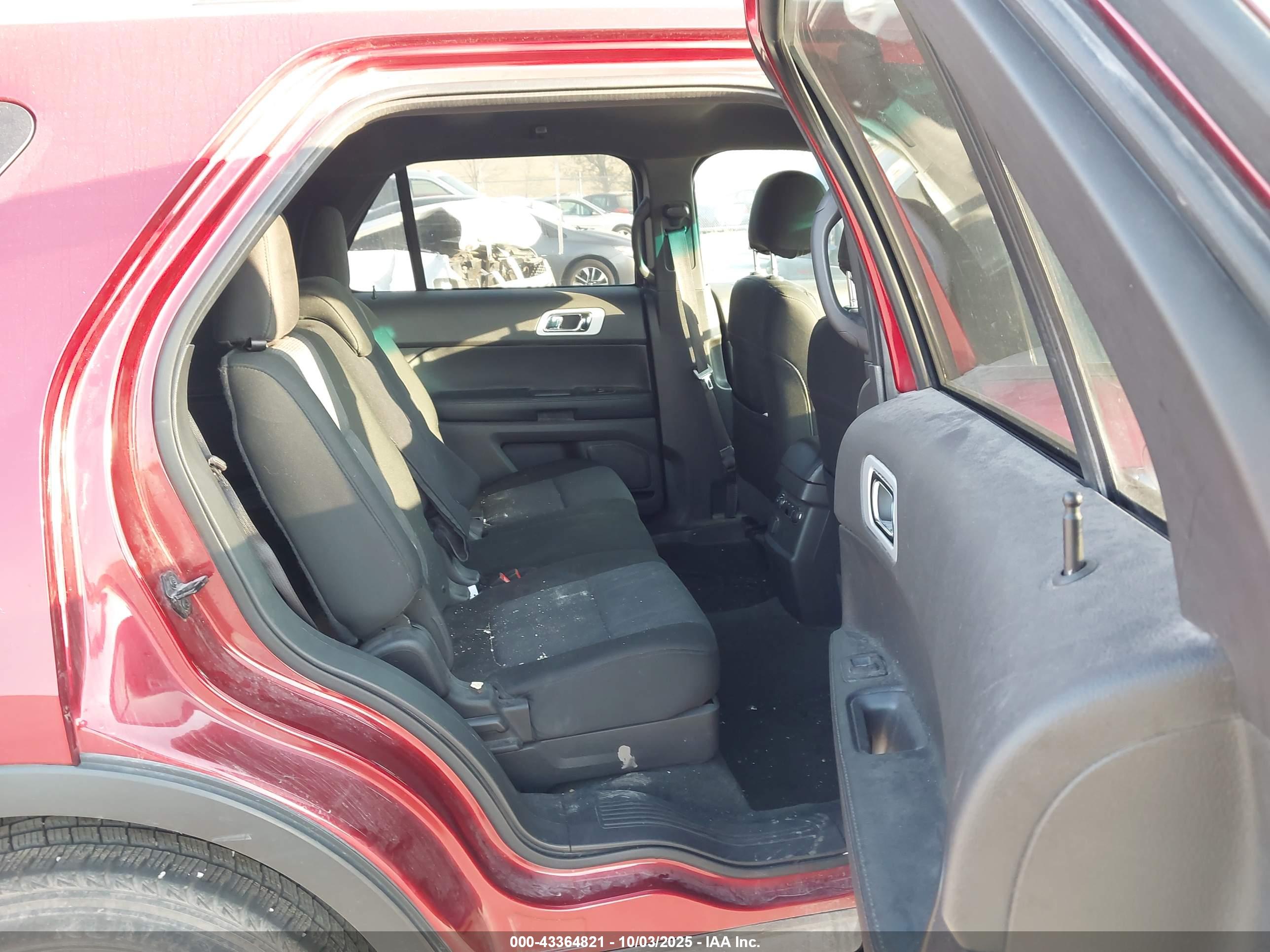 FORD EXPLORER image 8