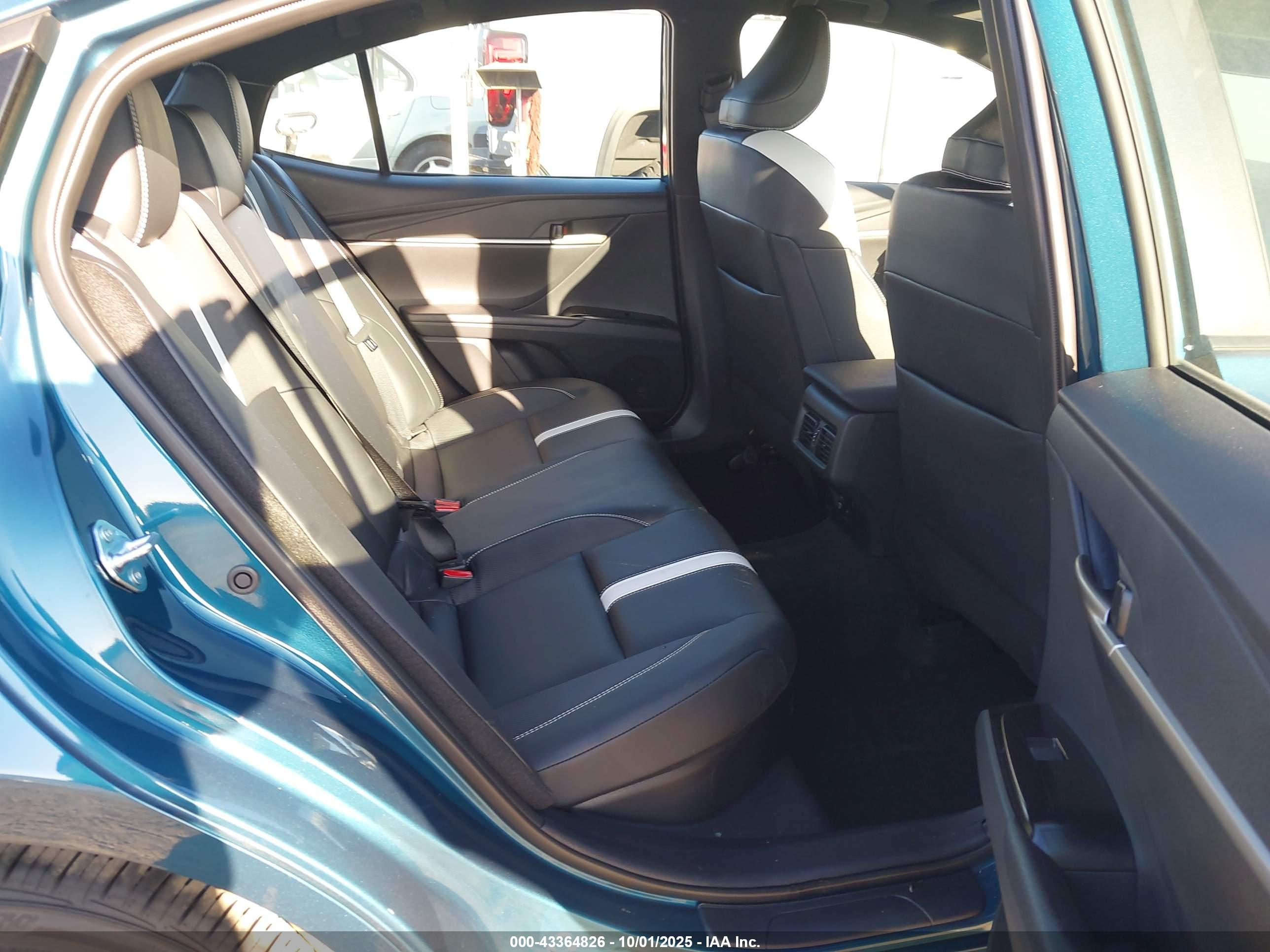 TOYOTA CAMRY image 8