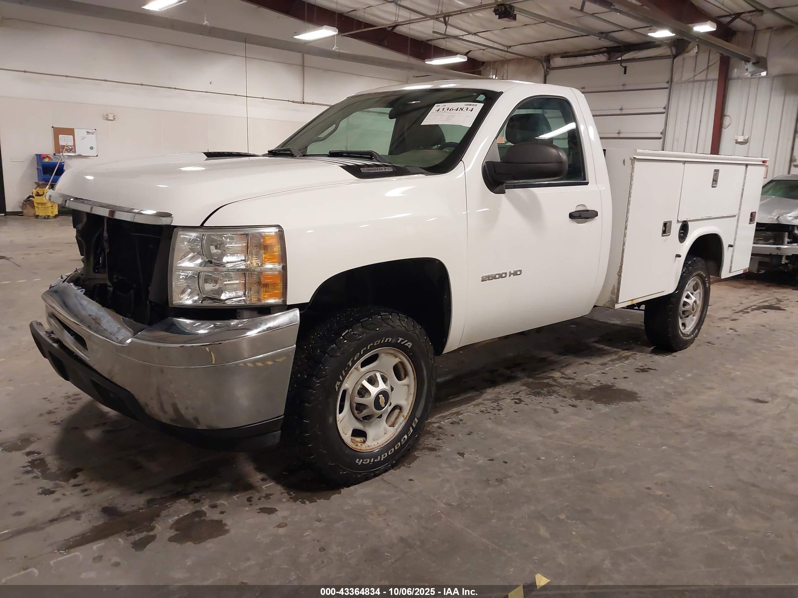 CHEVROLET SILVERADO image 2