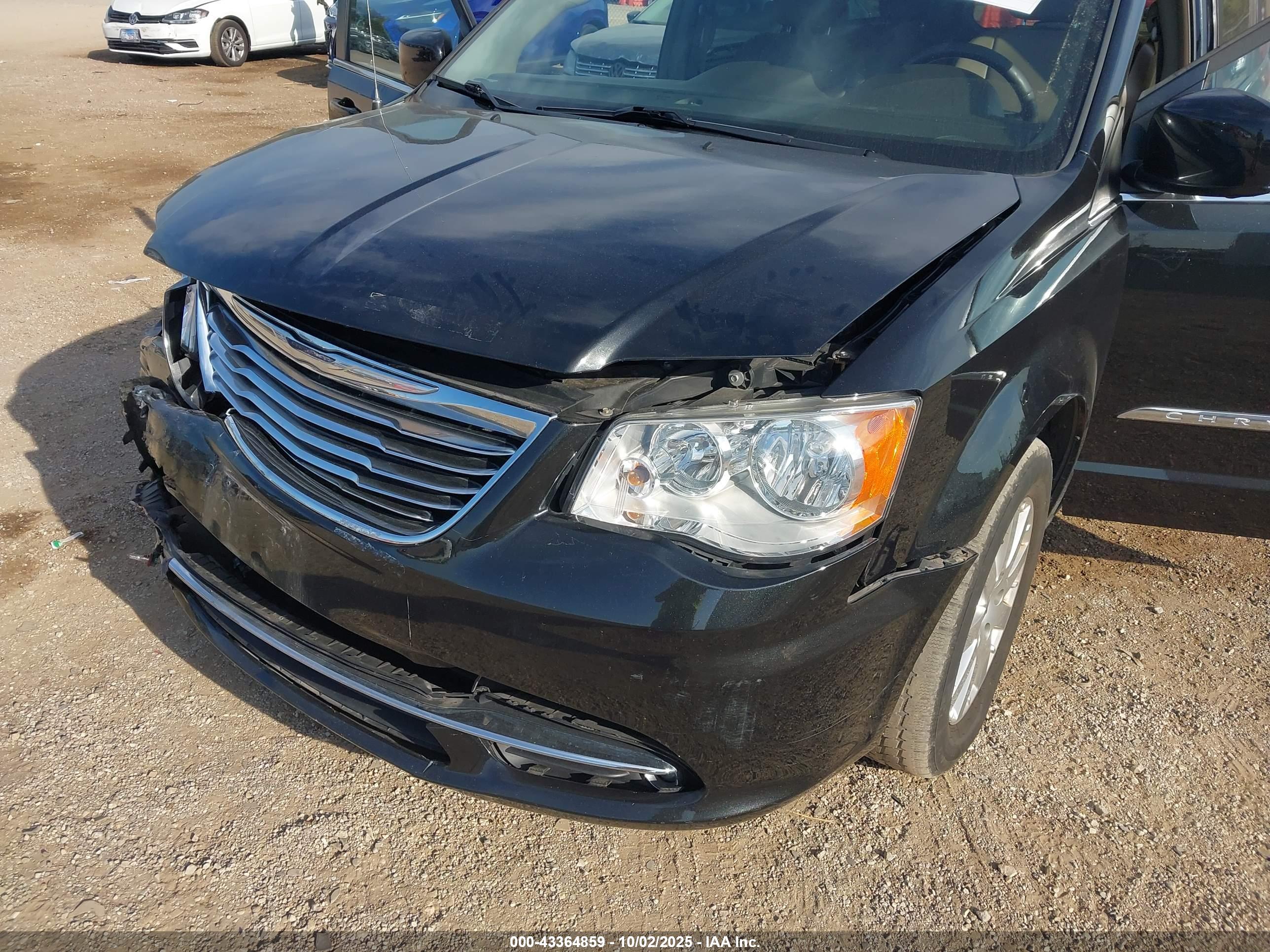 CHRYSLER TOWN image 6