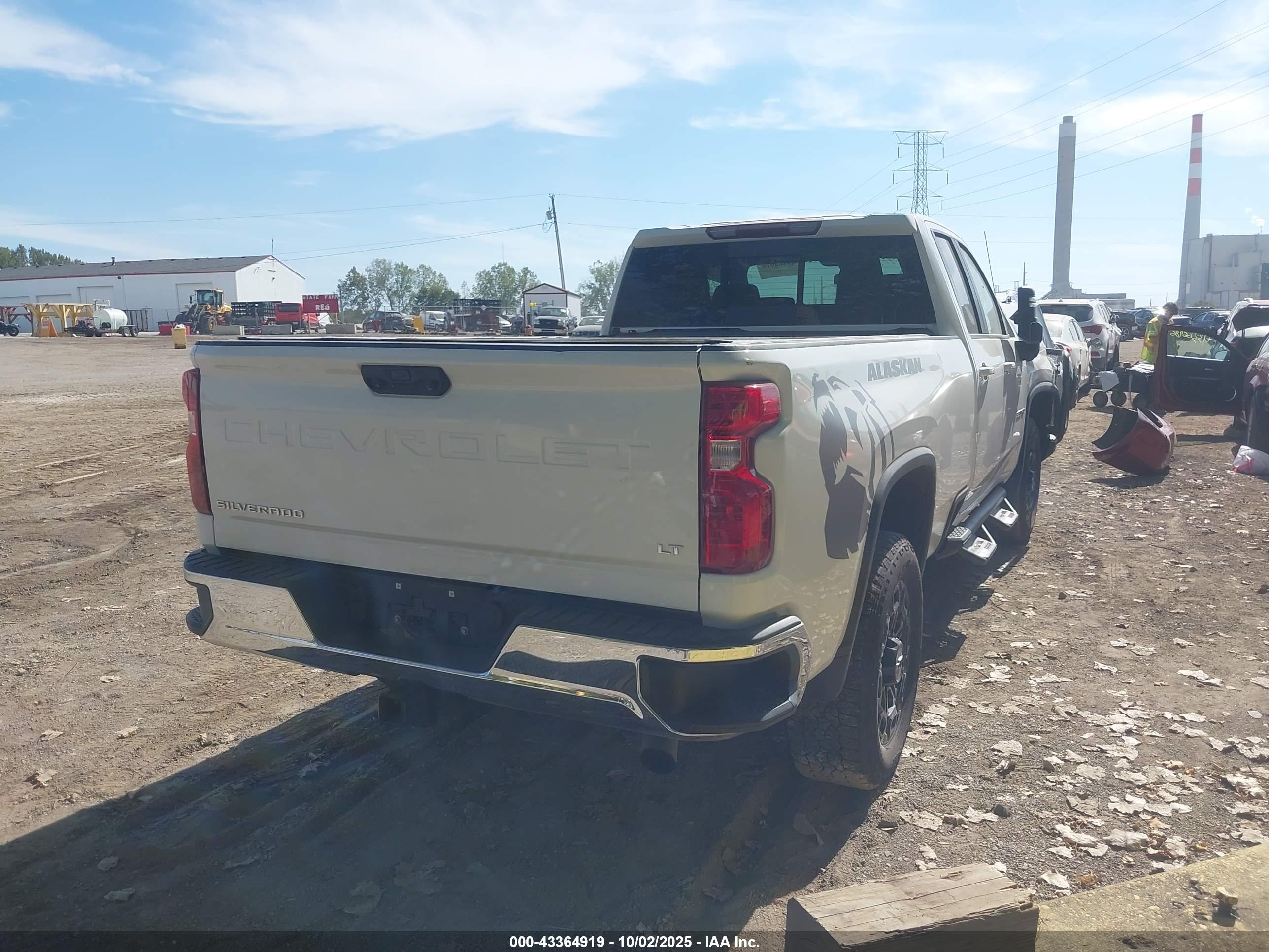 CHEVROLET SILVERADO image 4
