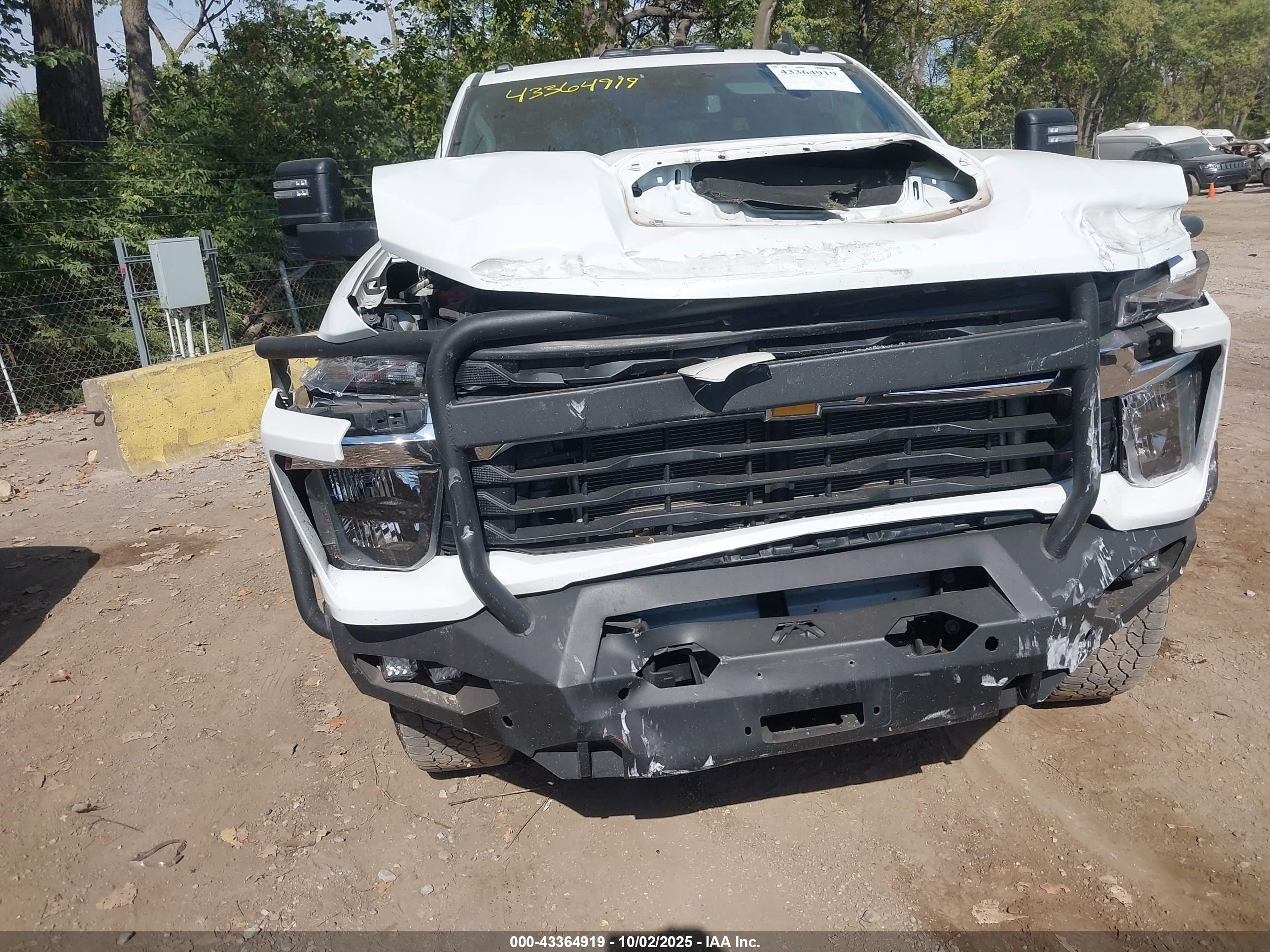 CHEVROLET SILVERADO image 6