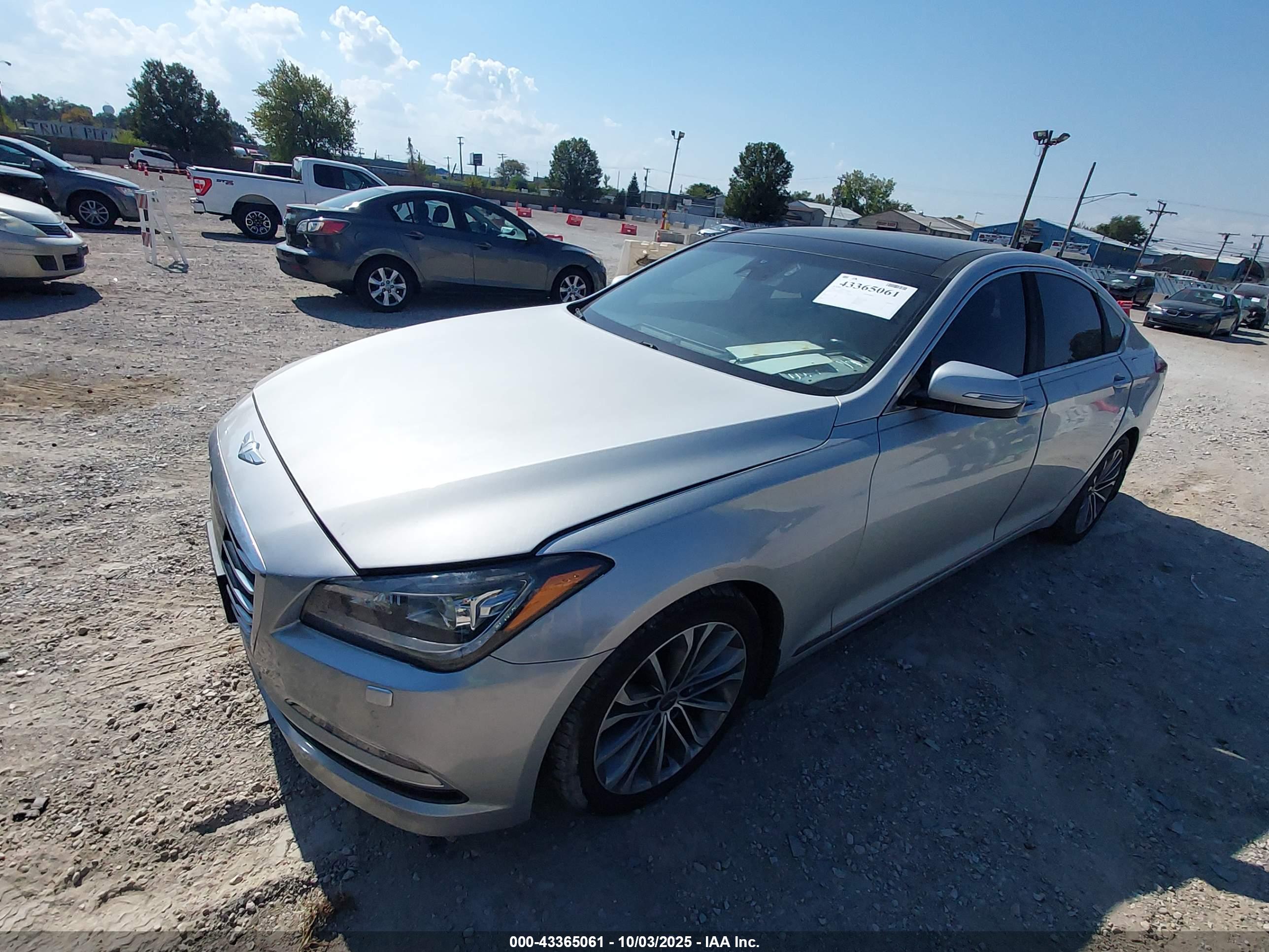 HYUNDAI GENESIS image 2