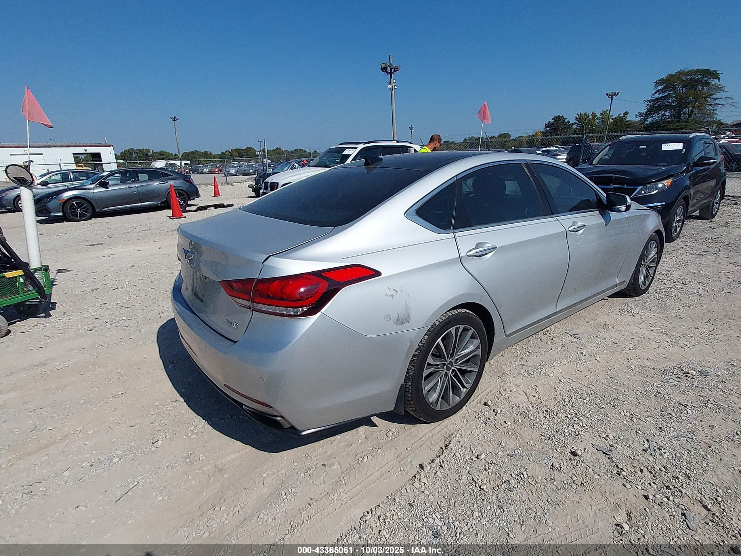 HYUNDAI GENESIS image 4