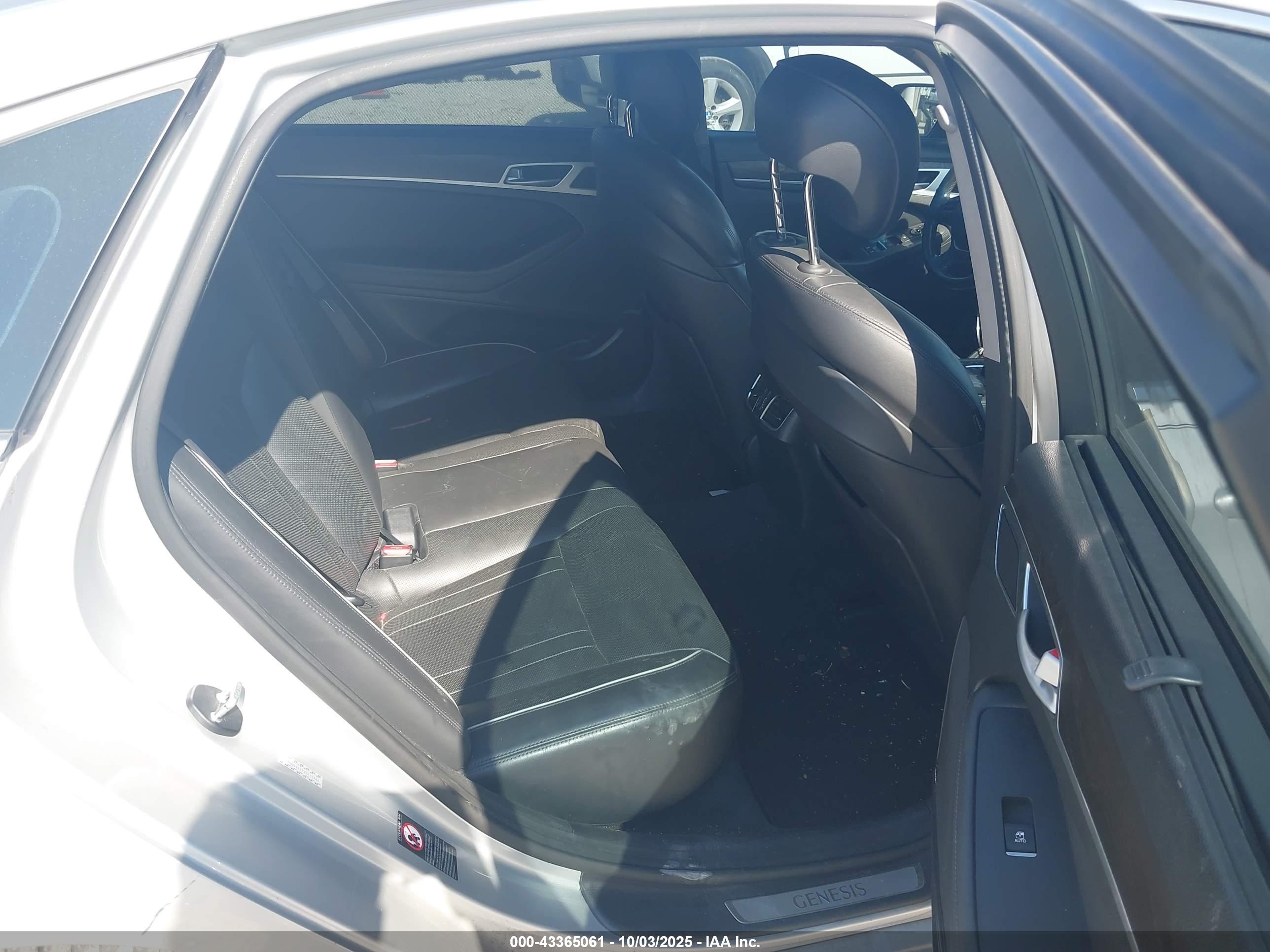HYUNDAI GENESIS image 8