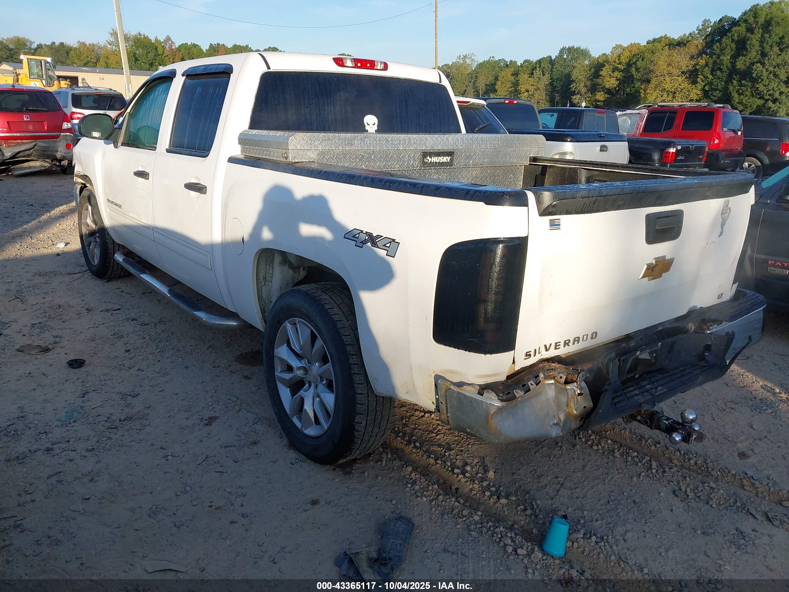 CHEVROLET SILVERADO image 3