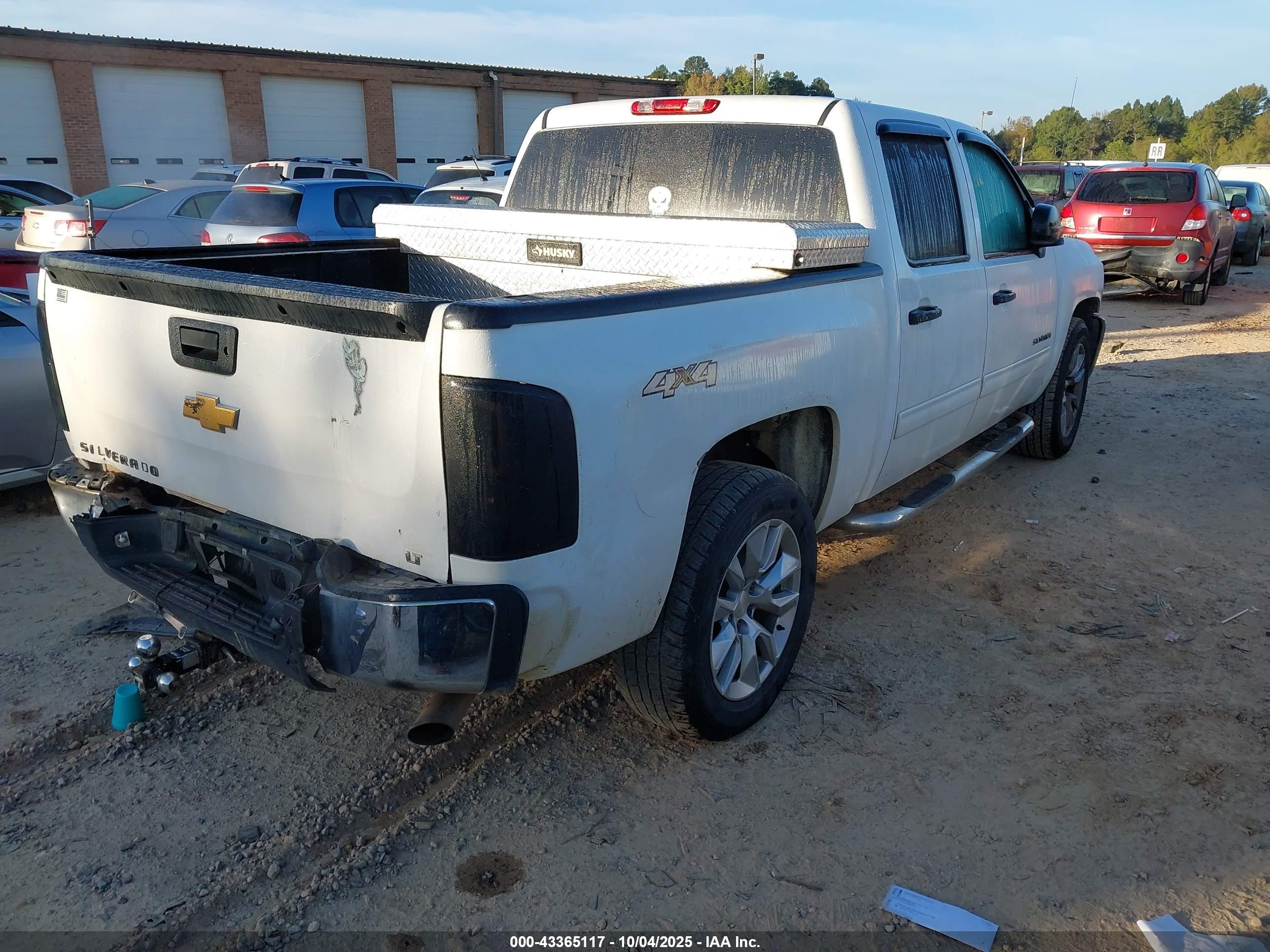 CHEVROLET SILVERADO image 4