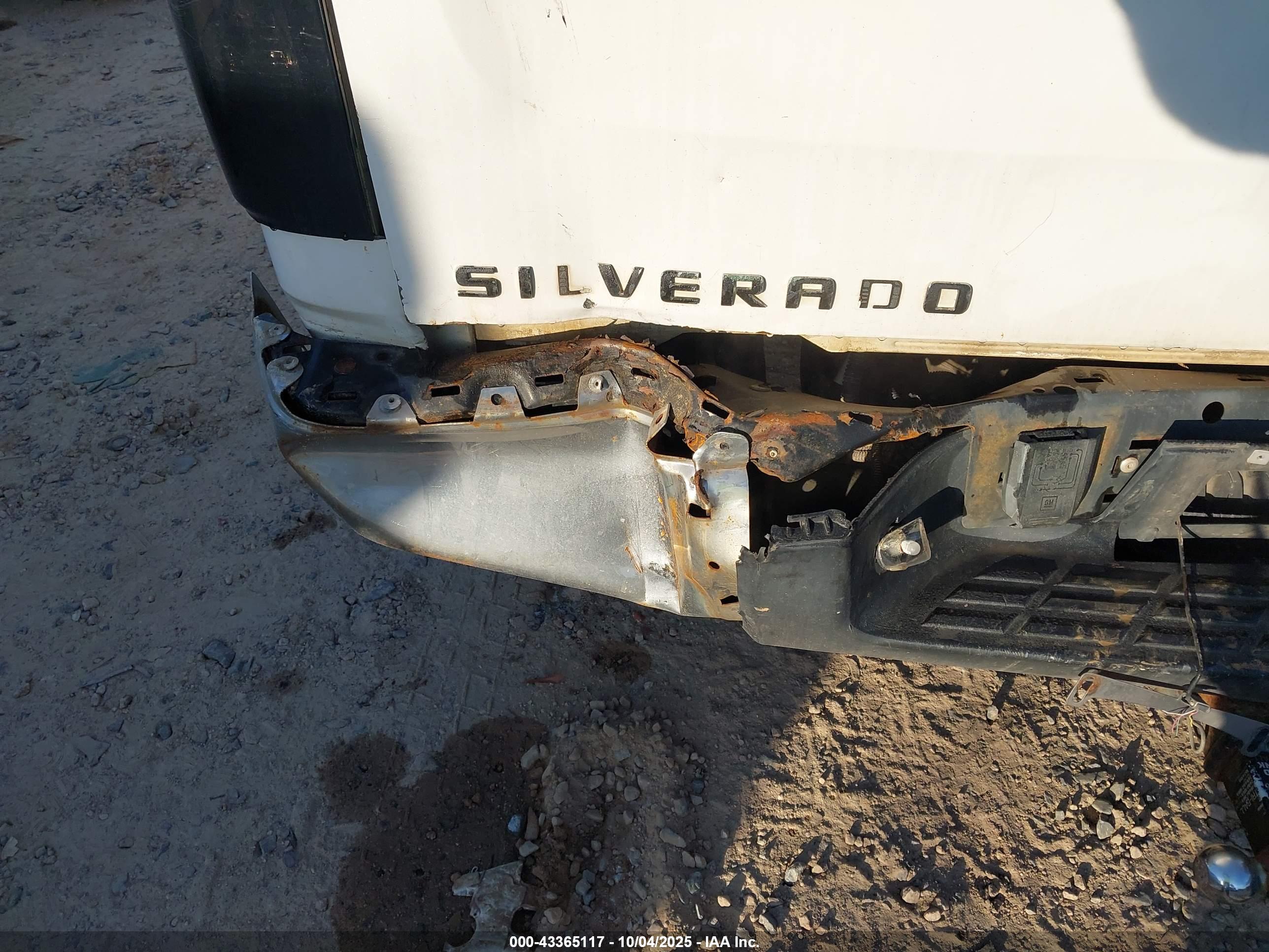 CHEVROLET SILVERADO image 6
