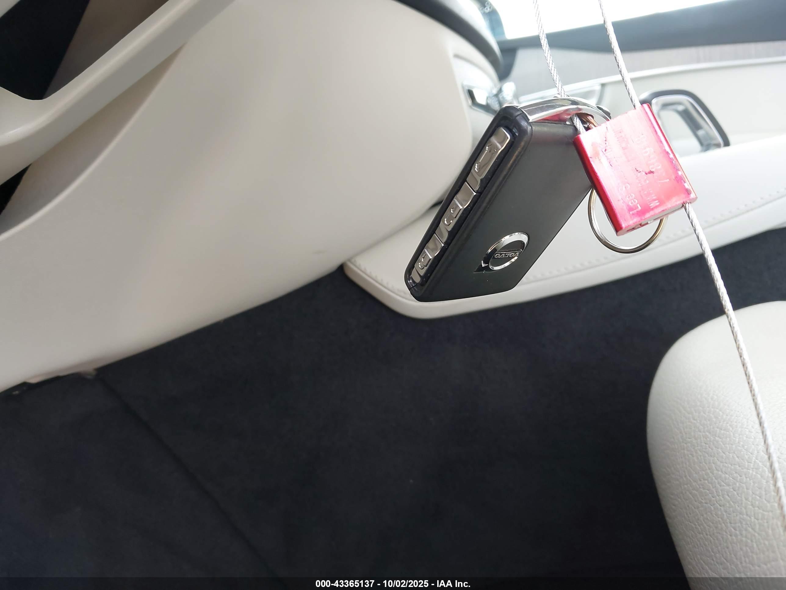 VOLVO XC90 image 11