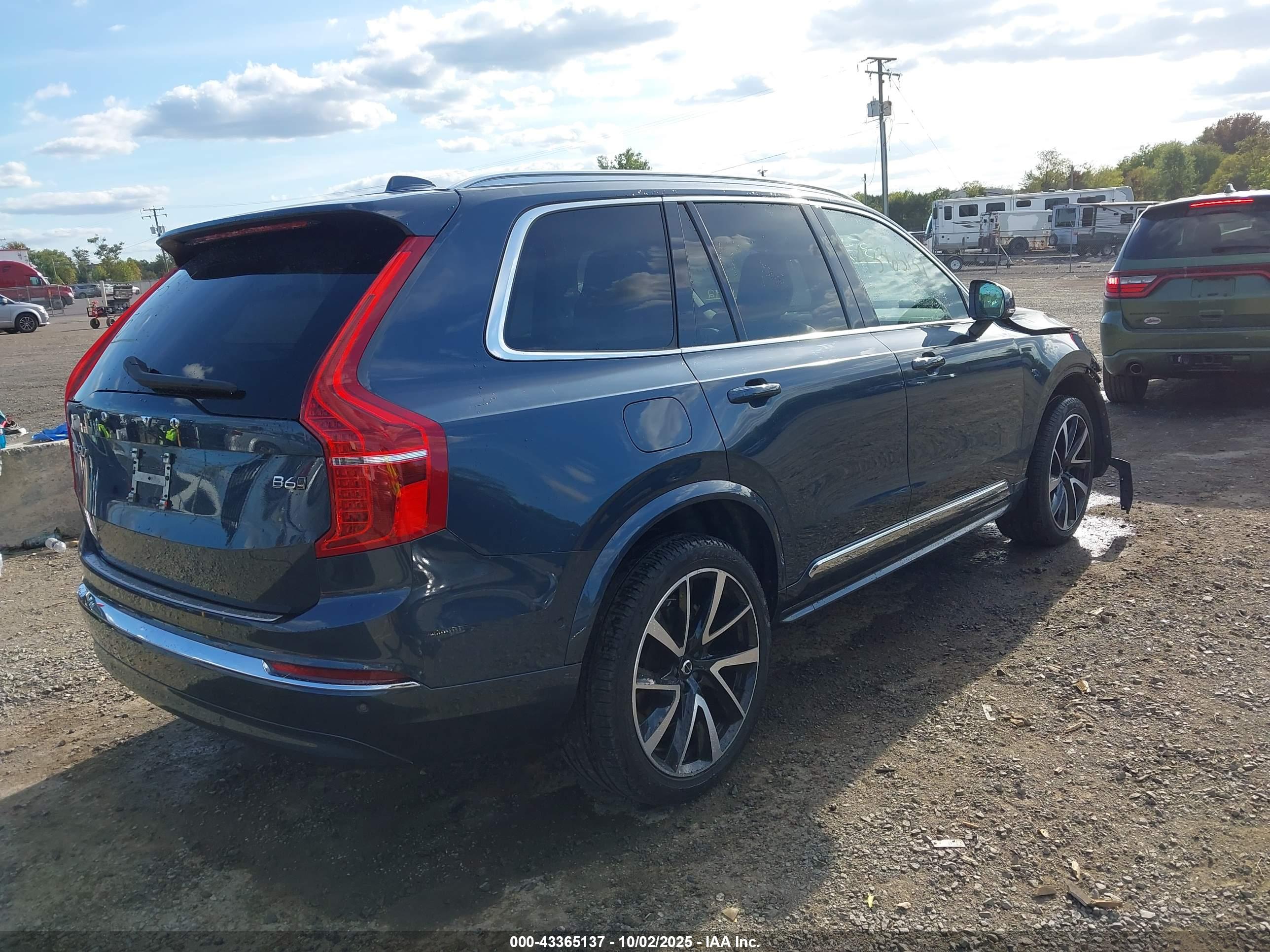 VOLVO XC90 image 4