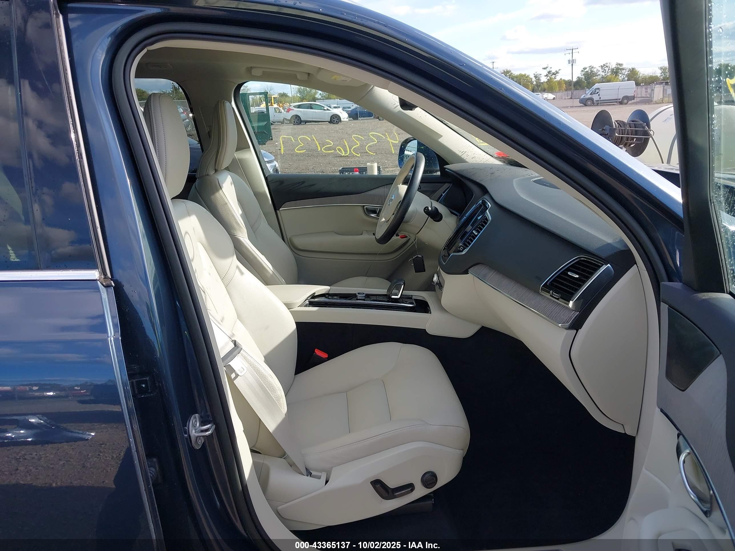 VOLVO XC90 image 5