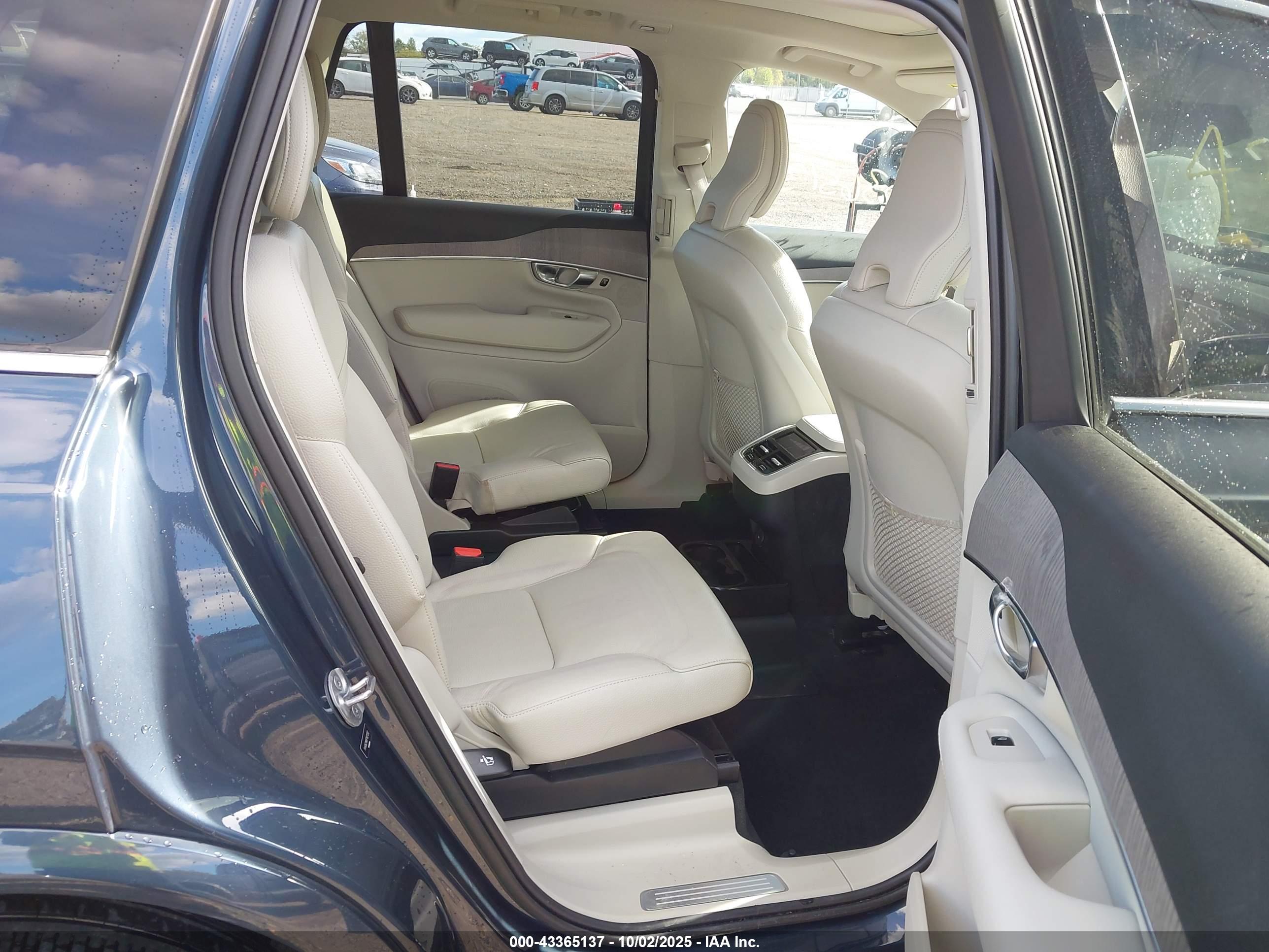 VOLVO XC90 image 8