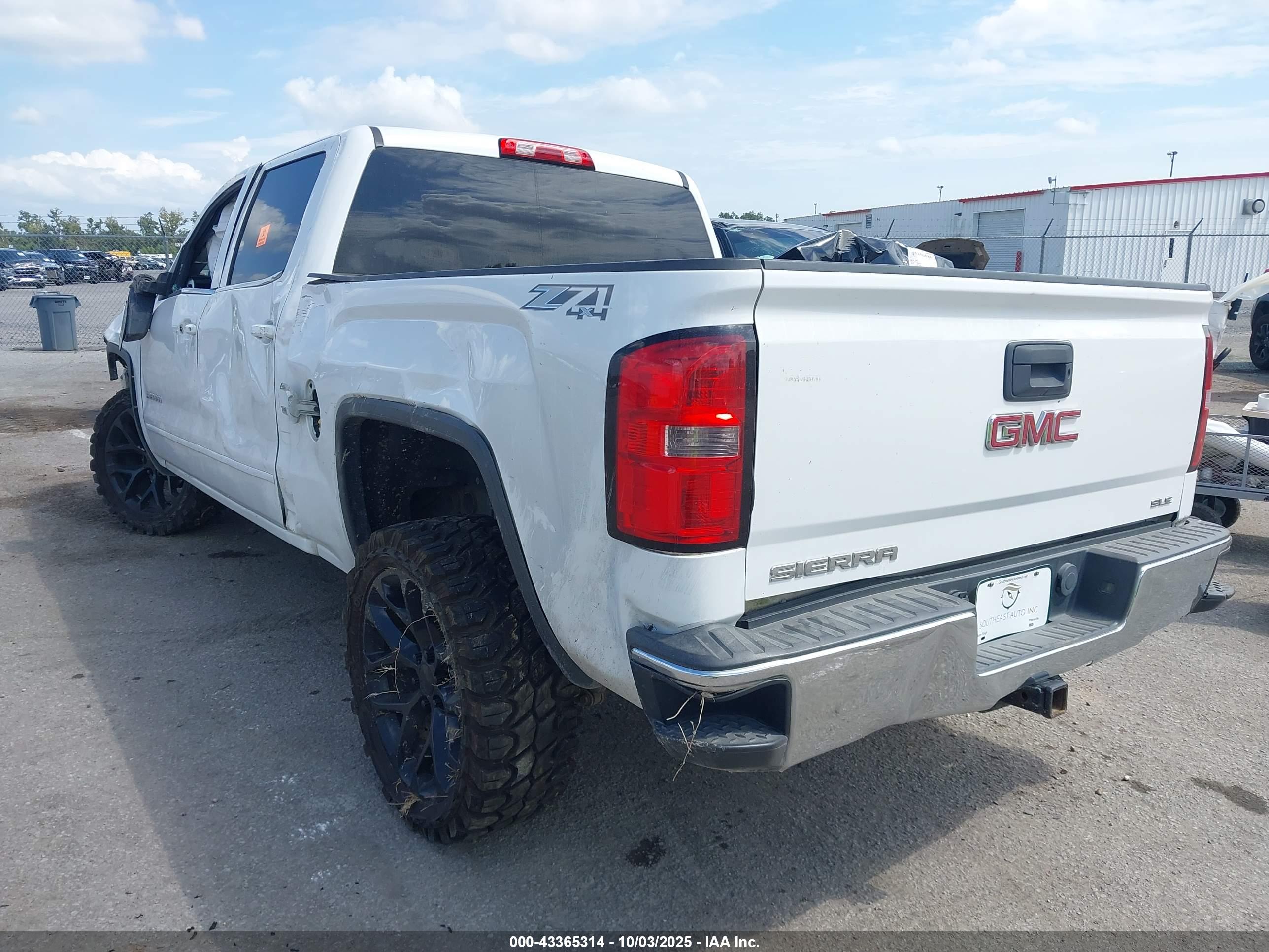 GMC SIERRA image 3