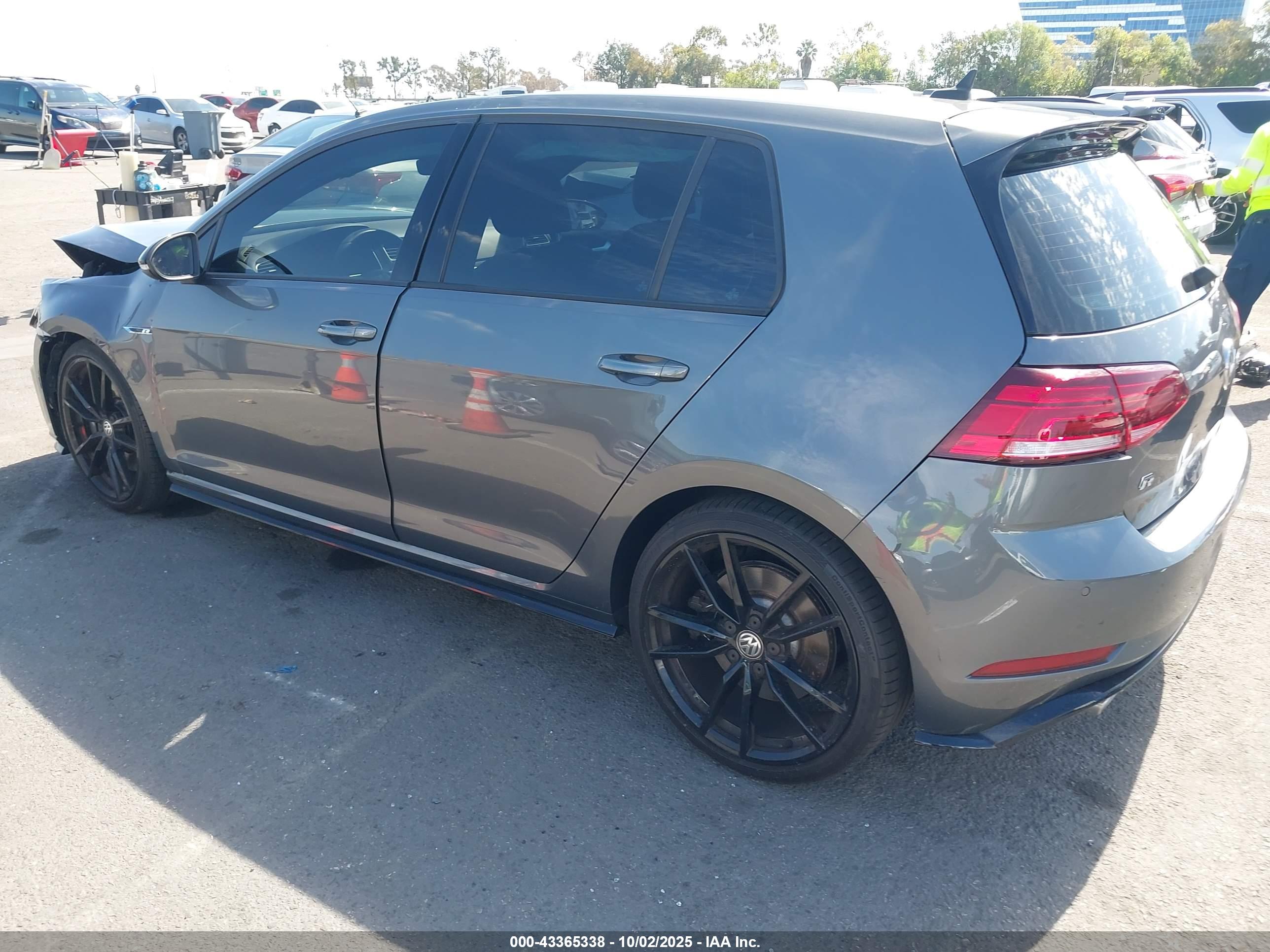 VOLKSWAGEN GOLF image 3