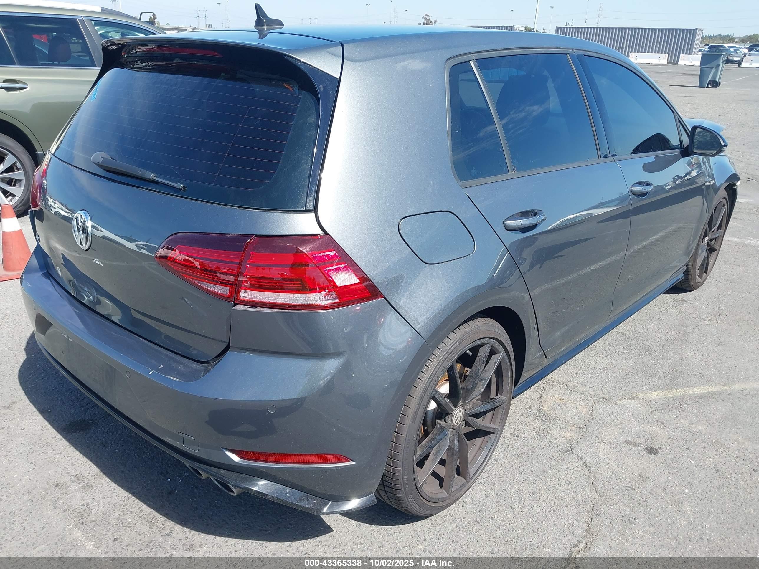 VOLKSWAGEN GOLF image 4