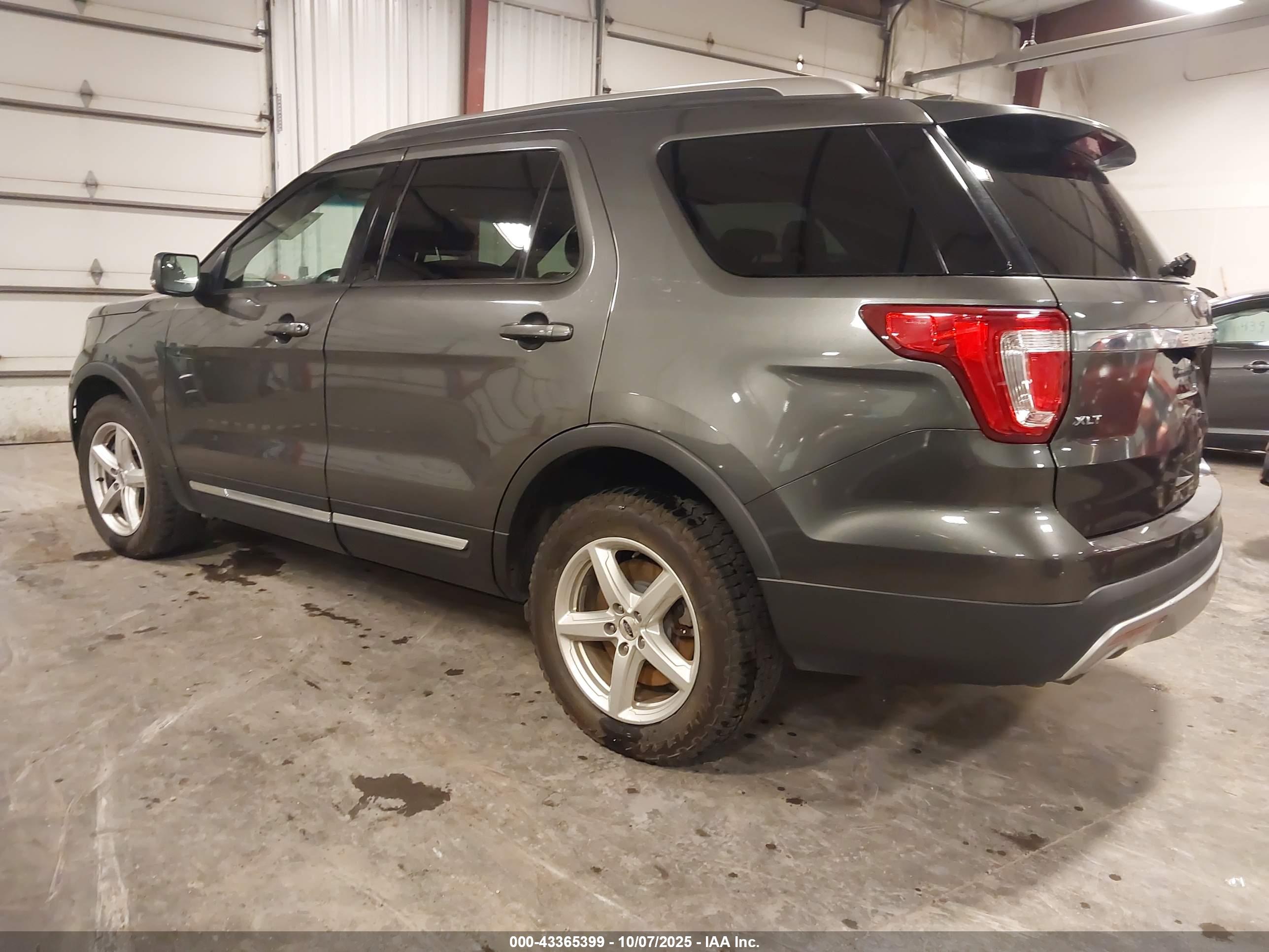 FORD EXPLORER image 3