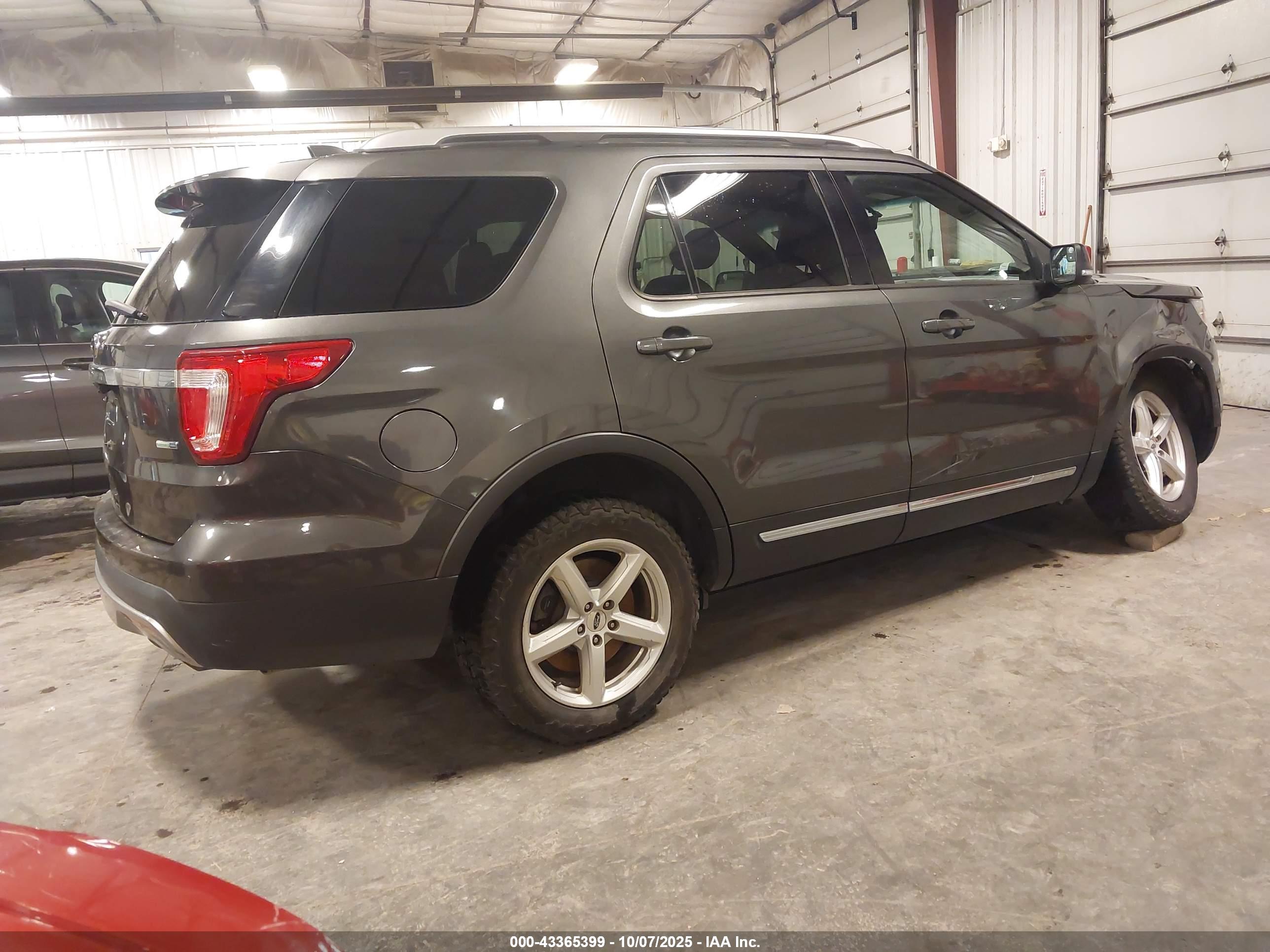 FORD EXPLORER image 4