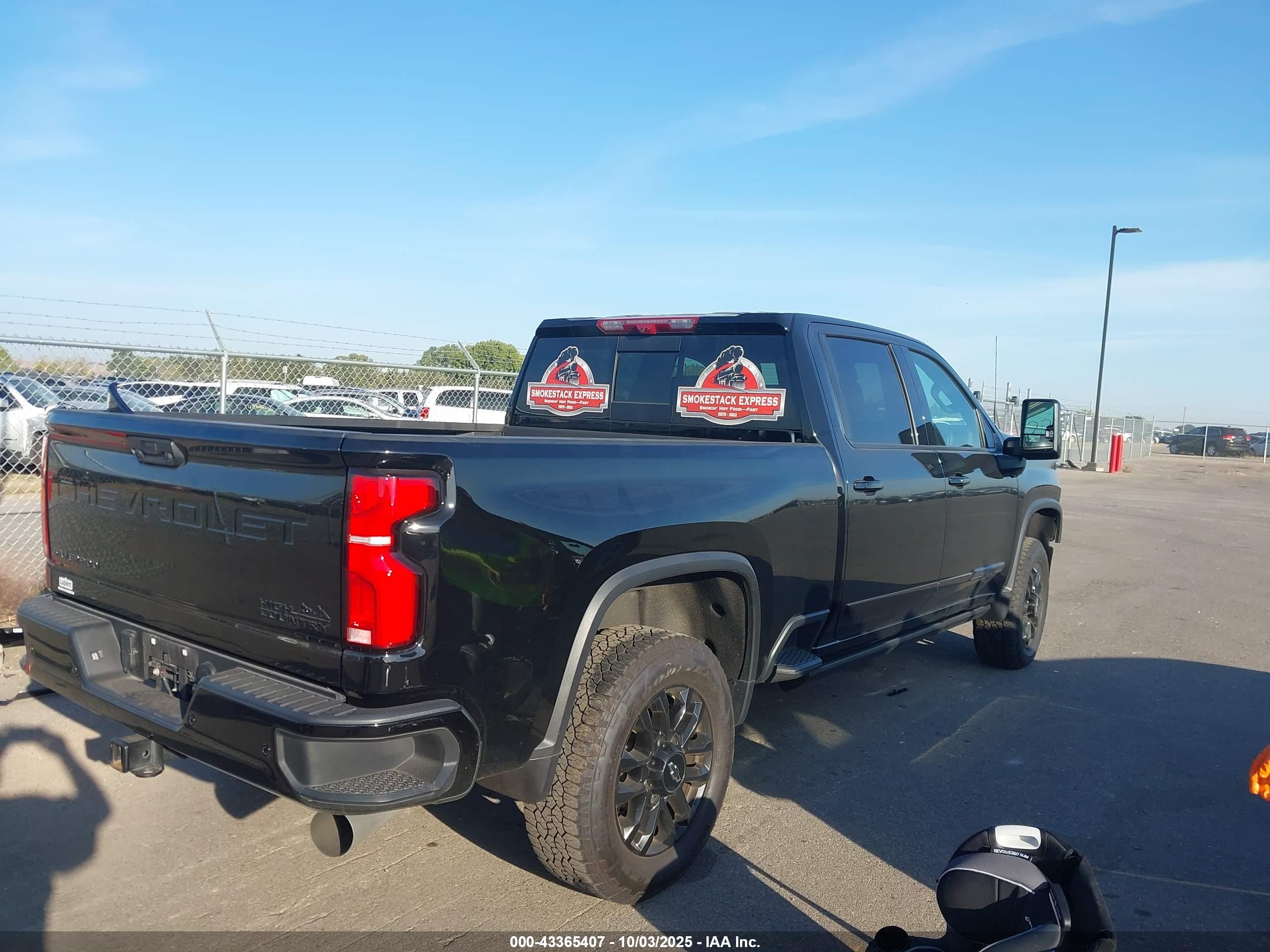 CHEVROLET SILVERADO image 4