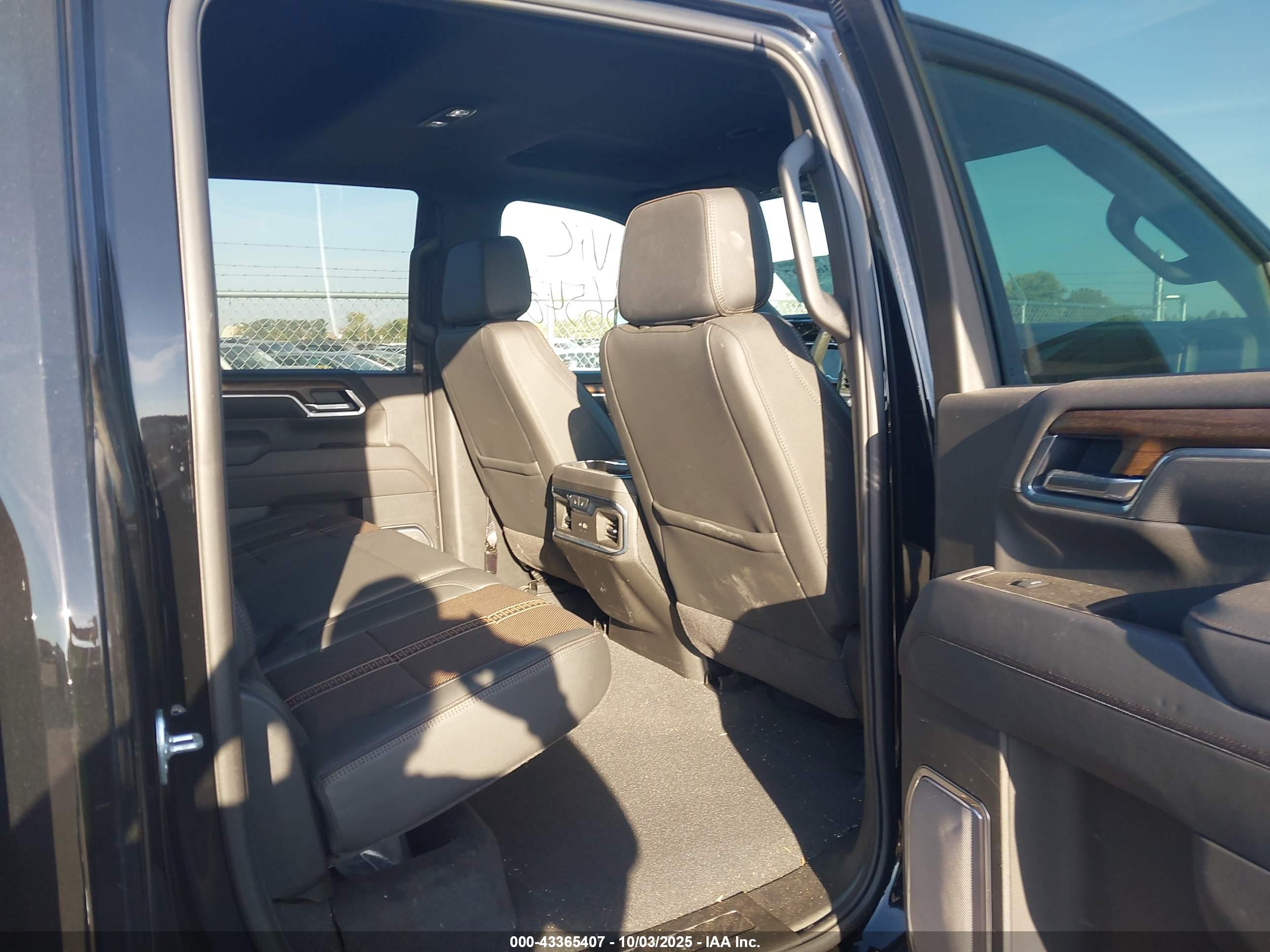 CHEVROLET SILVERADO image 8