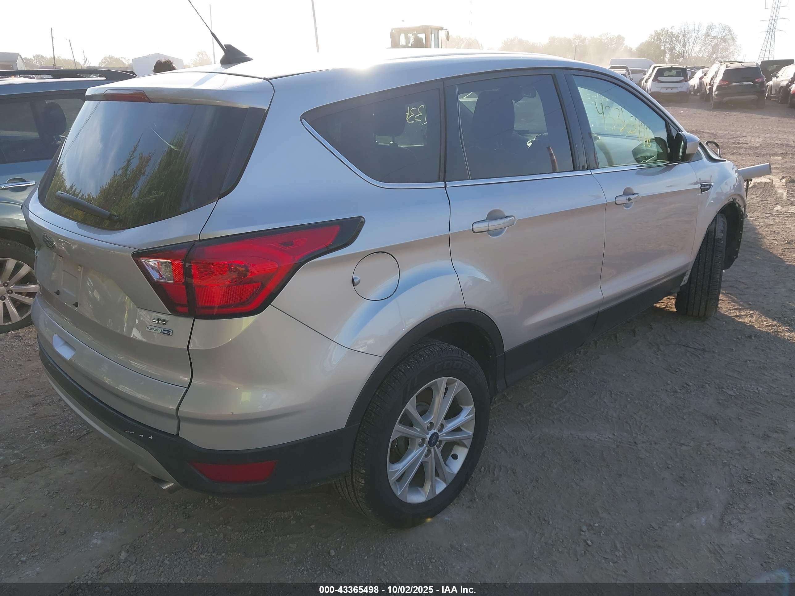 FORD ESCAPE image 4
