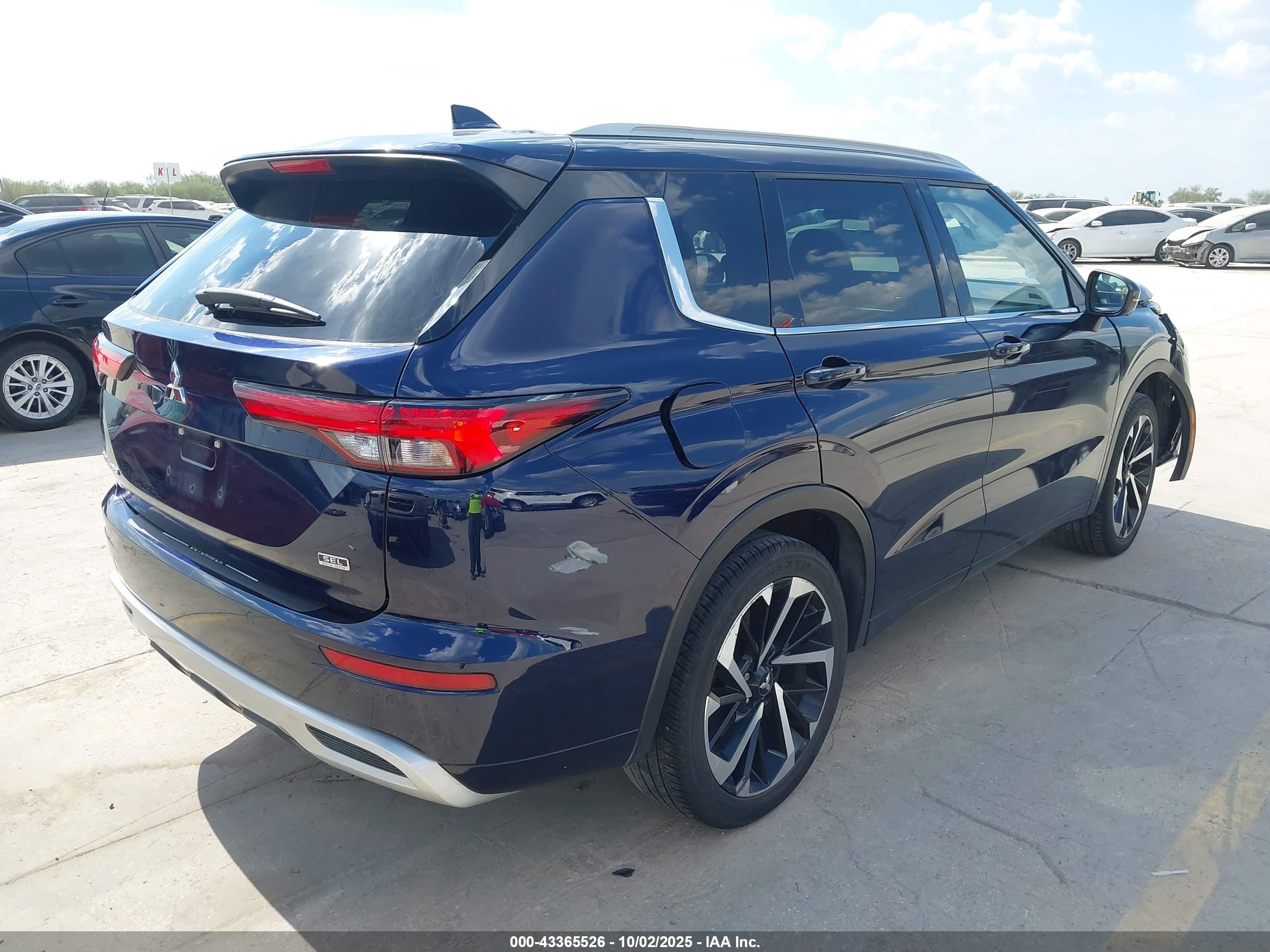 MITSUBISHI OUTLANDER image 4