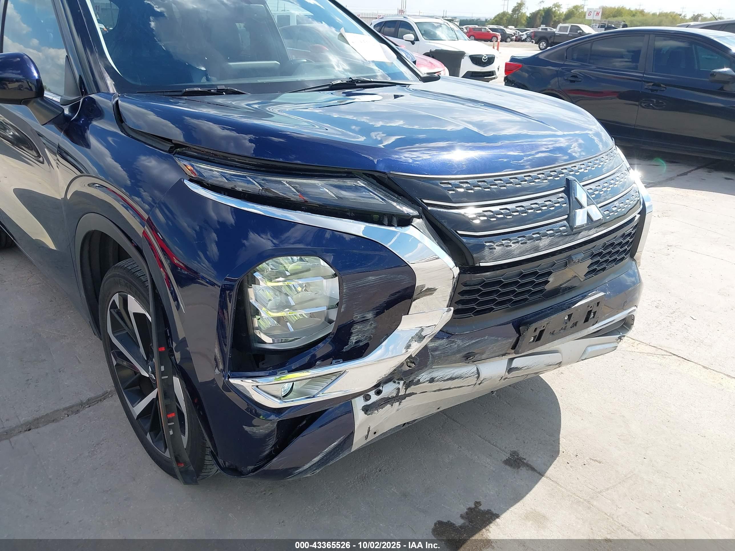 MITSUBISHI OUTLANDER image 6