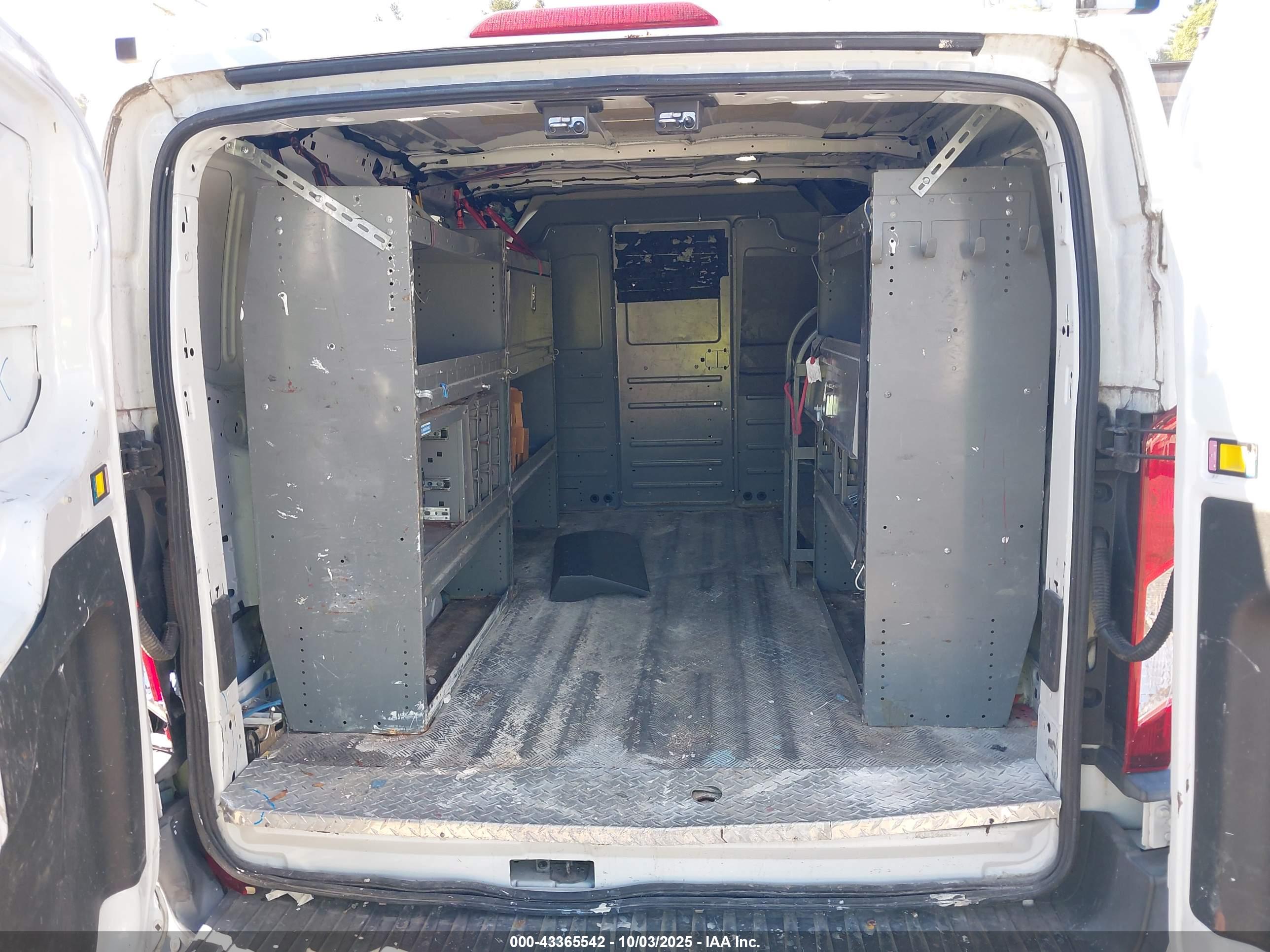 FORD TRANSIT-250 image 8