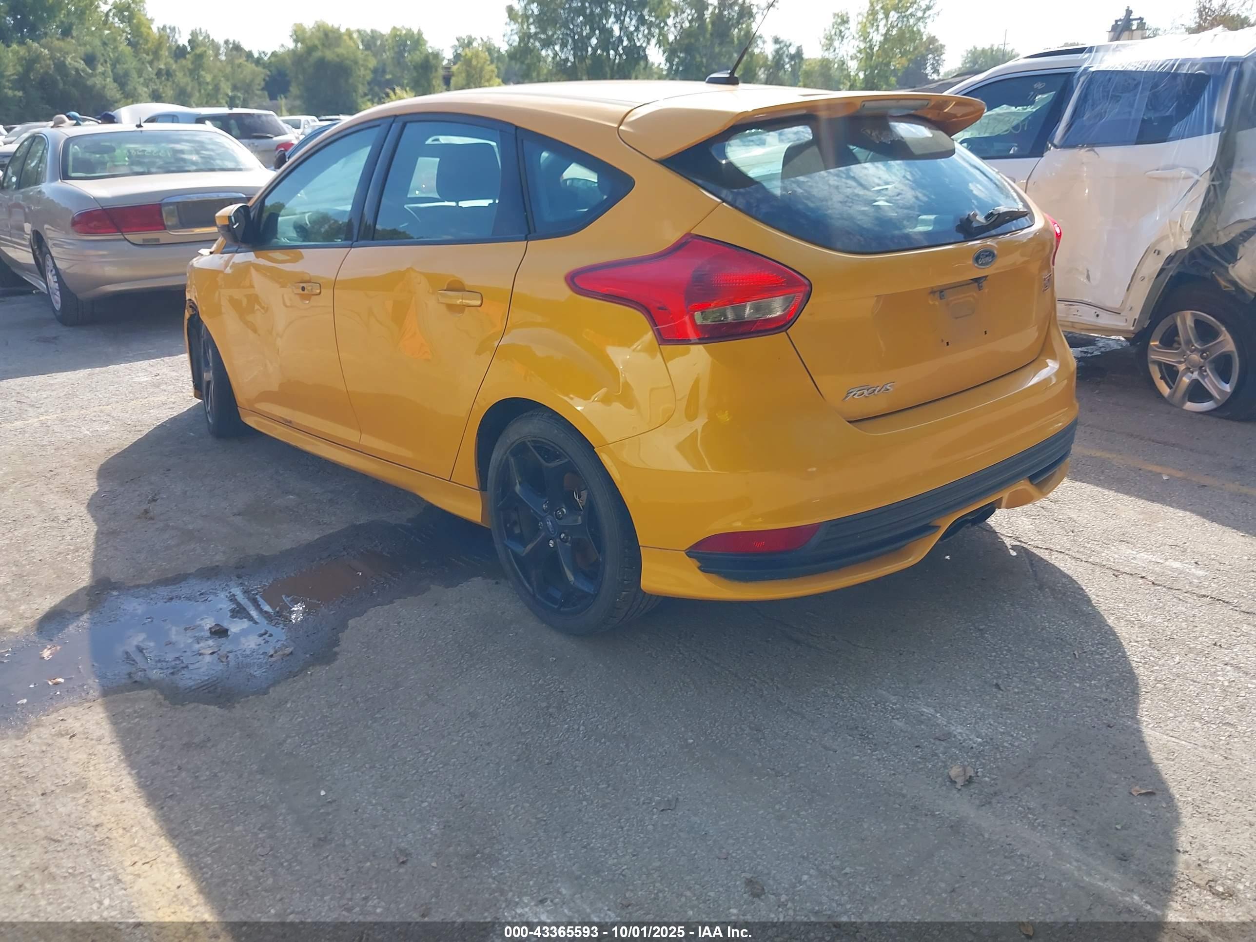FORD FOCUS image 3