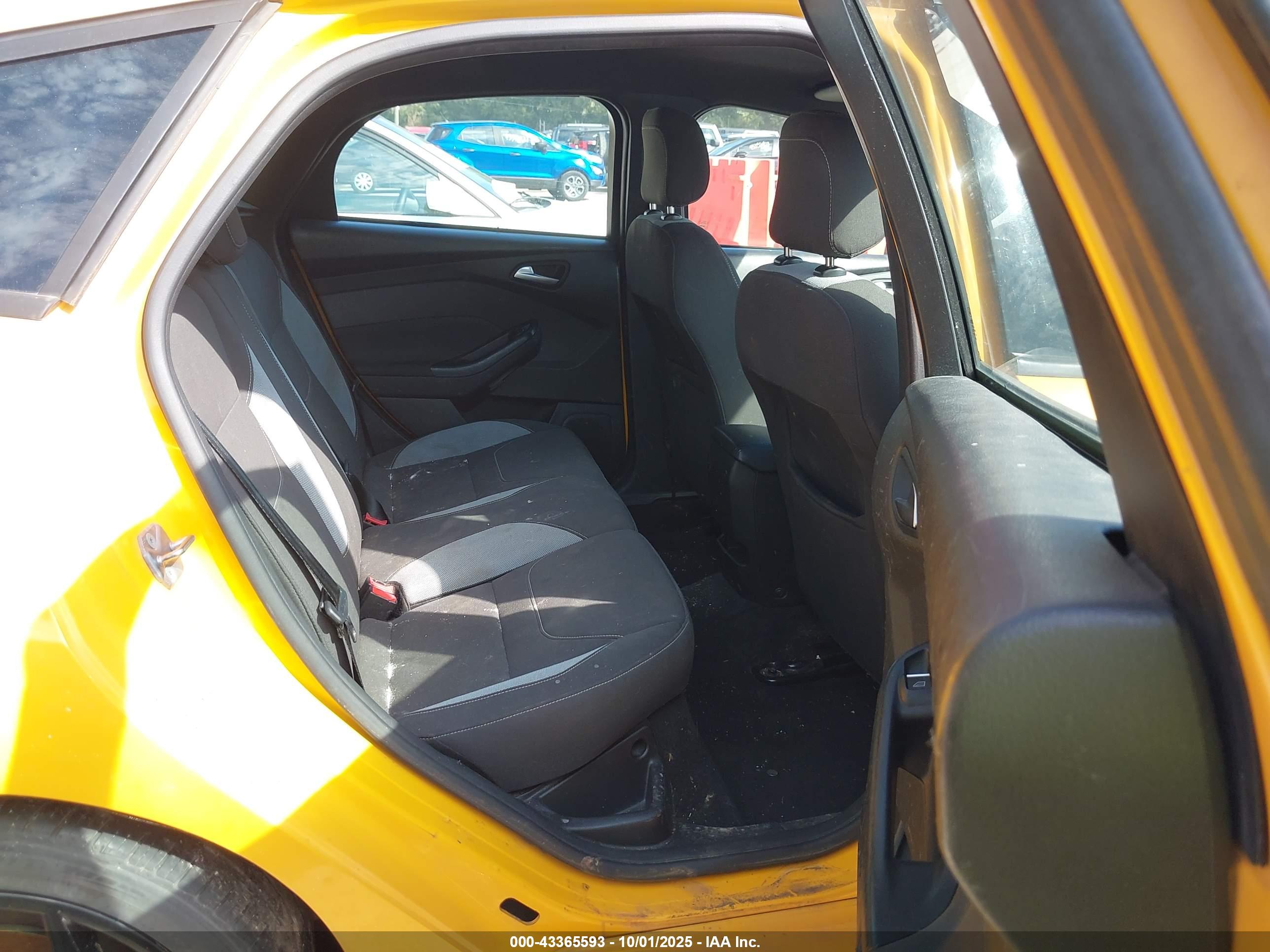 FORD FOCUS image 8