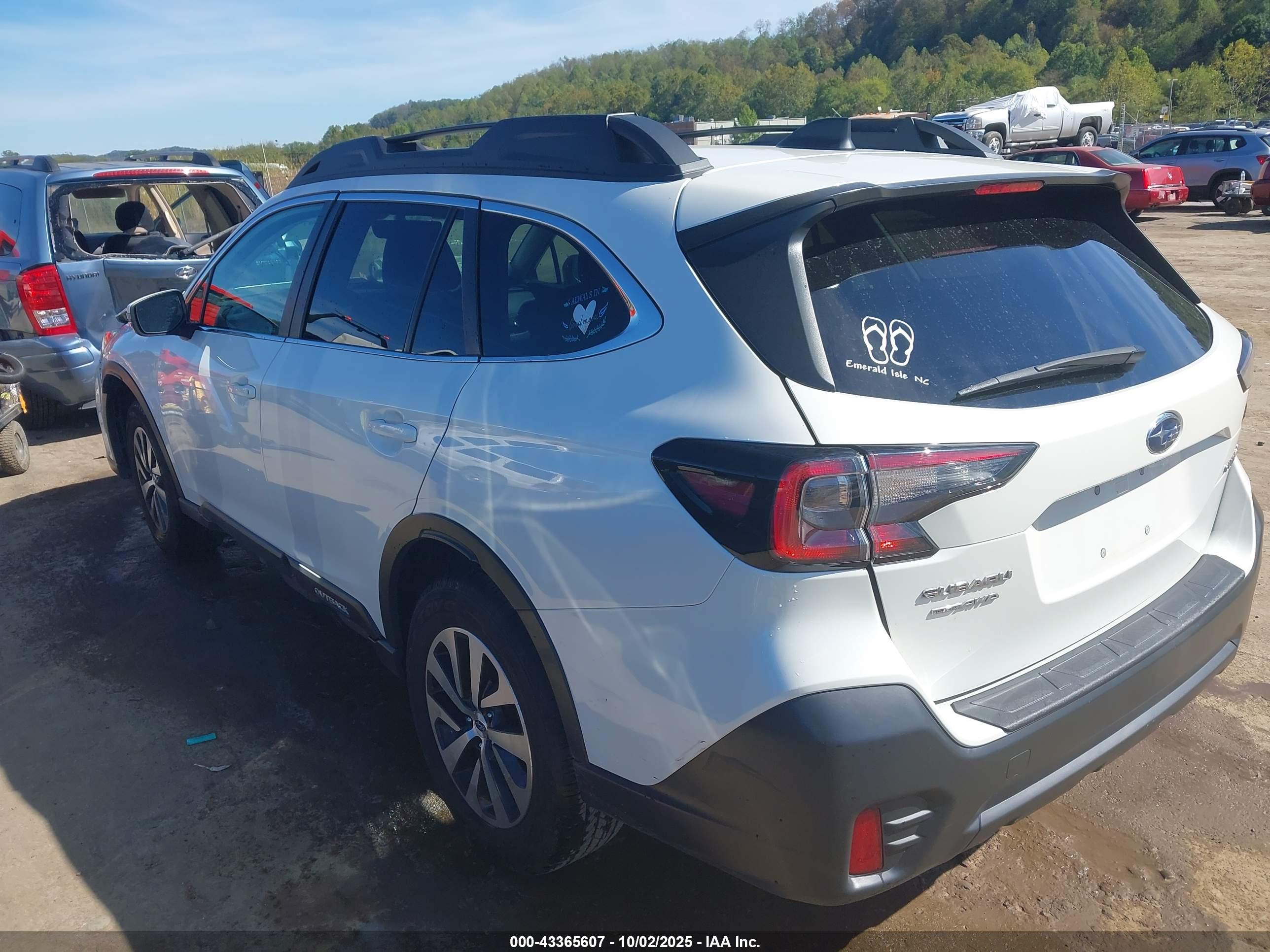 SUBARU OUTBACK image 3